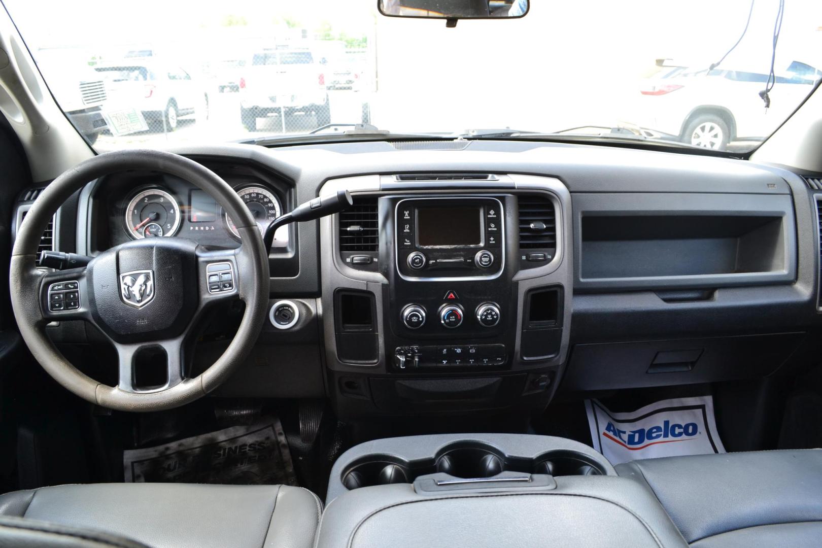 2018 WHITE /BLACK RAM 3500 HD (3C7WRSCL2JG) with an CUMMINS 6.7L TURBO DIESEL engine, 6SPD AUTOMATIC transmission, located at 9172 North Fwy, Houston, TX, 77037, (713) 910-6868, 29.887470, -95.411903 - 9 FT FLATBED X 97" WIDE, GOOSENECK/BUMPER PULL HITCH, CREW CAB, EXHAUST BRAKE, AUXILIARY FUEL TANK, 6 X BOXES - Photo#9