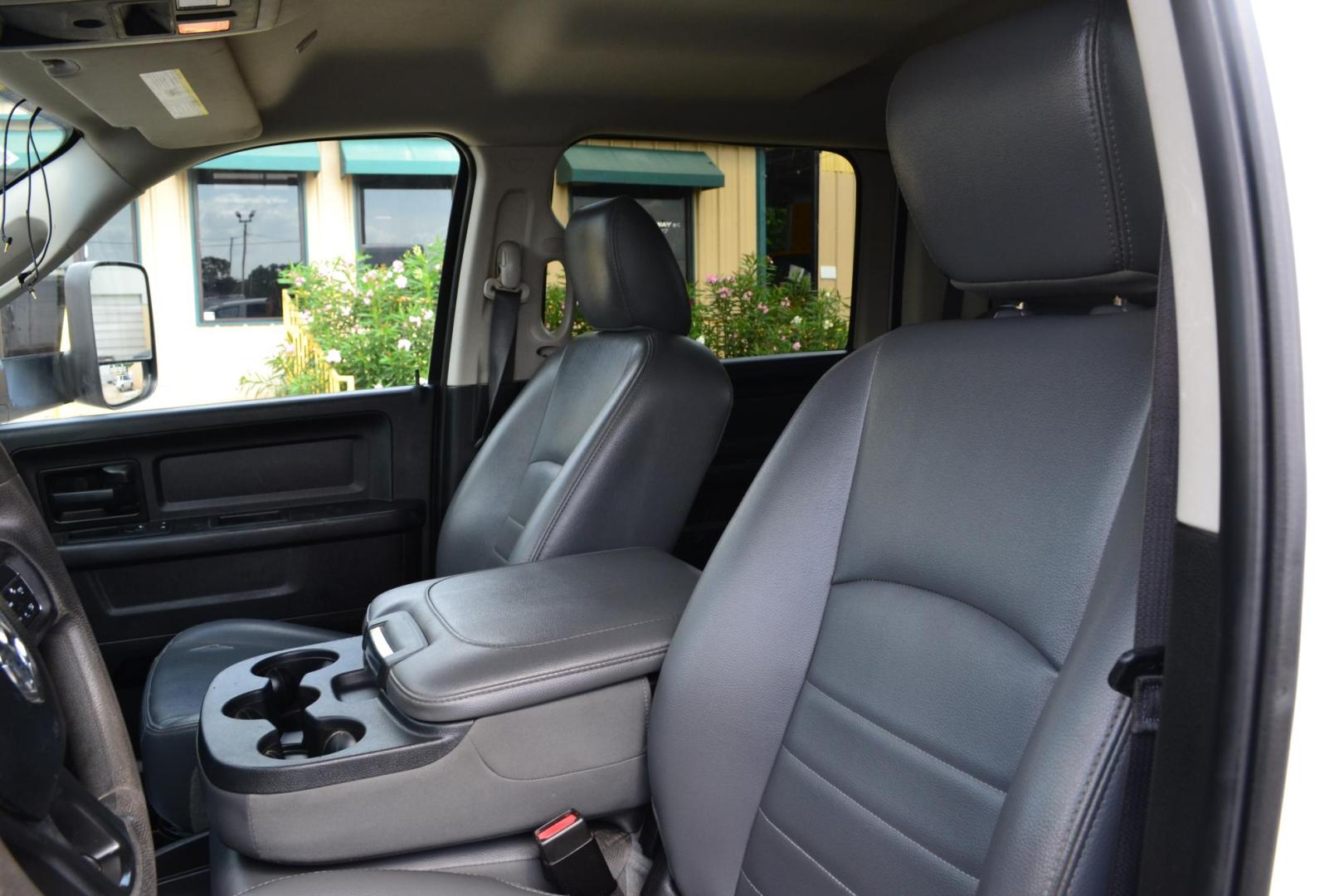 2018 WHITE /BLACK RAM 3500 HD (3C7WRSCL2JG) with an CUMMINS 6.7L TURBO DIESEL engine, 6SPD AUTOMATIC transmission, located at 9172 North Fwy, Houston, TX, 77037, (713) 910-6868, 29.887470, -95.411903 - 9 FT FLATBED X 97" WIDE, GOOSENECK/BUMPER PULL HITCH, CREW CAB, EXHAUST BRAKE, AUXILIARY FUEL TANK, 6 X BOXES - Photo#11