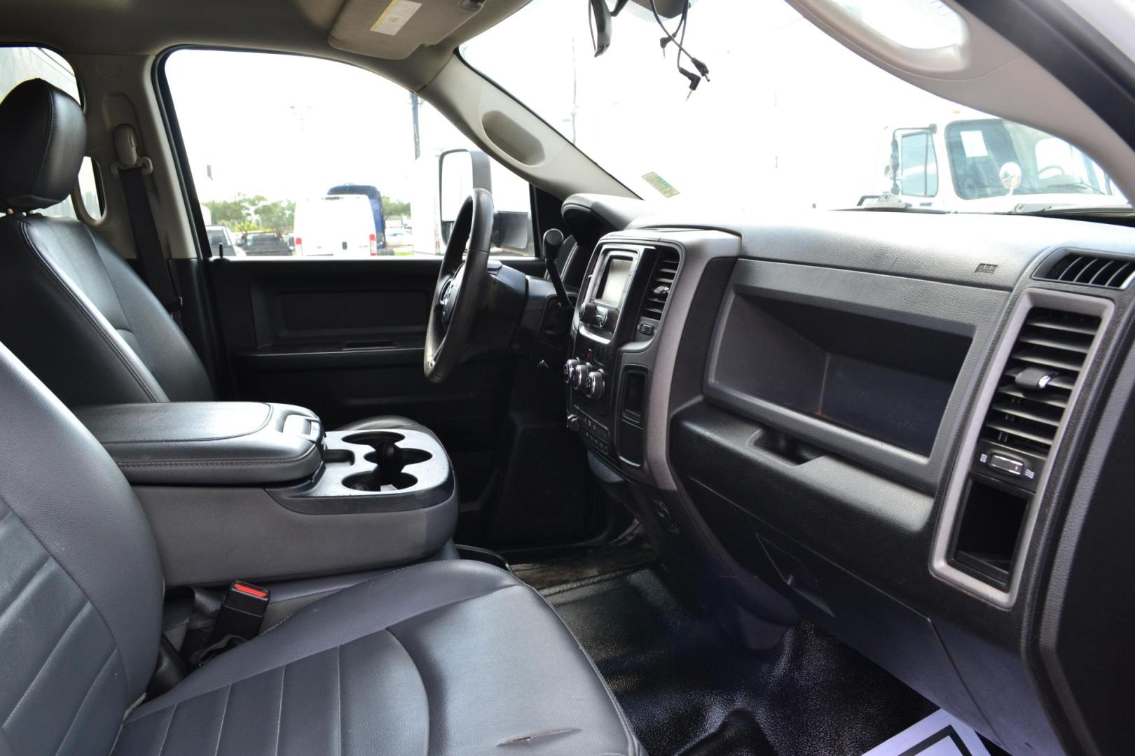 2018 WHITE /BLACK RAM 3500 HD (3C7WRSCL2JG) with an CUMMINS 6.7L TURBO DIESEL engine, 6SPD AUTOMATIC transmission, located at 9172 North Fwy, Houston, TX, 77037, (713) 910-6868, 29.887470, -95.411903 - 9 FT FLATBED X 97" WIDE, GOOSENECK/BUMPER PULL HITCH, CREW CAB, EXHAUST BRAKE, AUXILIARY FUEL TANK, 6 X BOXES - Photo#15