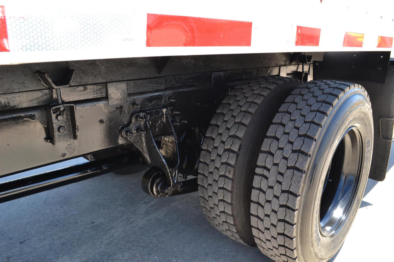 2017 WHITE /GRAY INTERNATIONAL 4300 (1HTMMMML7HH) with an CUMMINS ISB 6.7L 240HP engine, ALLISON 2200RDS AUTOMATIC transmission, located at 9172 North Fwy, Houston, TX, 77037, (713) 910-6868, 29.887470, -95.411903 - 26,000 LB GVWR NON CDL, MORGAN 26 FT BOX, HEIGHT 103" X WIDTH 102", 3,000 LB WALTCO ALUMINUM LIFT GATE, AIR RIDE SUSPENSION, 90 GALLON FUEL TANKS, POWER WINDOWS & LOCKS - Photo#9