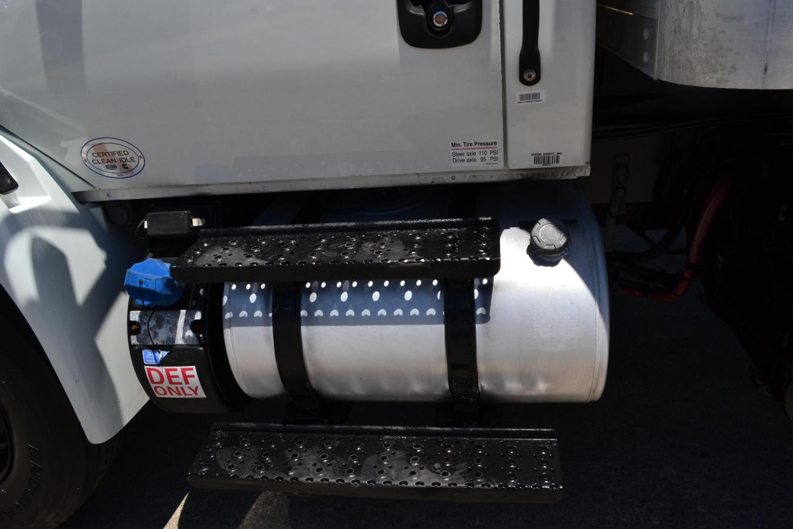 2017 WHITE /GRAY INTERNATIONAL 4300 (1HTMMMML7HH) with an CUMMINS ISB 6.7L 240HP engine, ALLISON 2200RDS AUTOMATIC transmission, located at 9172 North Fwy, Houston, TX, 77037, (713) 910-6868, 29.887470, -95.411903 - 26,000 LB GVWR NON CDL, MORGAN 26 FT BOX, HEIGHT 103" X WIDTH 102", 3,000 LB WALTCO ALUMINUM LIFT GATE, AIR RIDE SUSPENSION, 90 GALLON FUEL TANKS, POWER WINDOWS & LOCKS - Photo#10