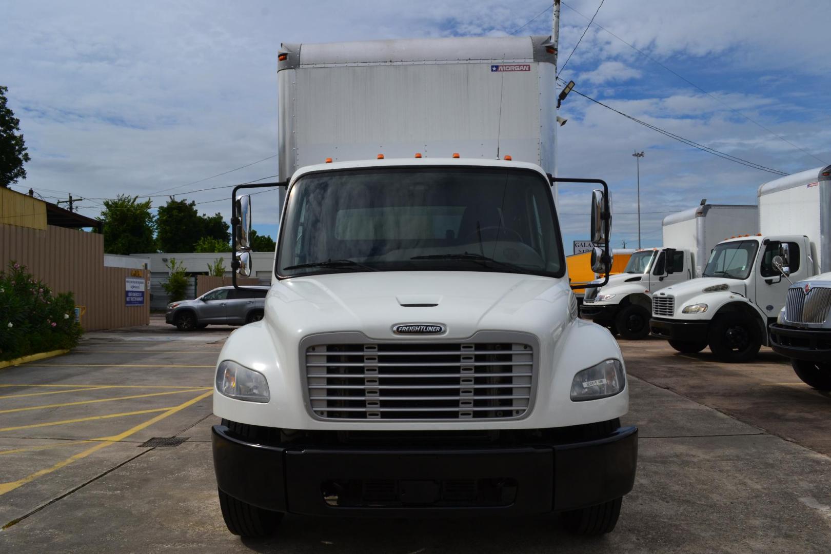 2018 WHITE /BLACK FREIGHTLINER M2-106 (3ALACWFC5JD) with an CUMMINS B6.7L 240HP engine, ALLISON 2500RDS AUTOMATIC transmission, located at 9172 North Fwy, Houston, TX, 77037, (713) 910-6868, 29.887470, -95.411903 - 26,000 LB GVWR NON CDL, MORGAN 26 FT BOX , HEIGHT 103" X WIDTH 102", AIR RIDE SUSPENSION, WALTCO 3,000 LB ALUMINUM LIFT GATE W/ RAMP , EXHAUST BRAKE, 90 GALLON FUEL TANKS, COLLISION MITIGATION, POWER WINDOWS & LOCKS - Photo#1