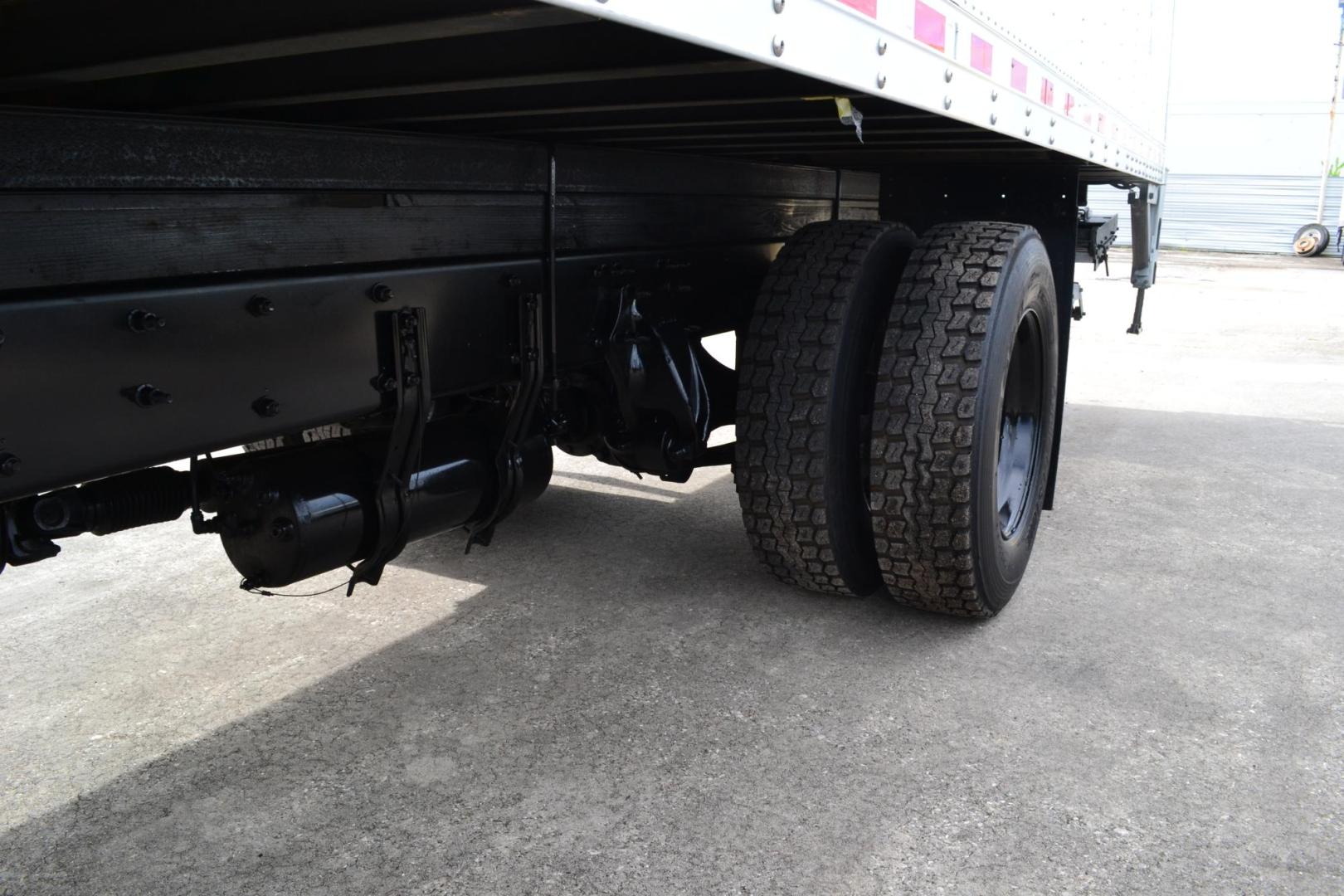 2018 WHITE /BLACK FREIGHTLINER M2-106 (3ALACWFC5JD) with an CUMMINS B6.7L 240HP engine, ALLISON 2500RDS AUTOMATIC transmission, located at 9172 North Fwy, Houston, TX, 77037, (713) 910-6868, 29.887470, -95.411903 - 26,000 LB GVWR NON CDL, MORGAN 26 FT BOX , HEIGHT 103" X WIDTH 102", AIR RIDE SUSPENSION, WALTCO 3,000 LB ALUMINUM LIFT GATE W/ RAMP , EXHAUST BRAKE, 90 GALLON FUEL TANKS, COLLISION MITIGATION, POWER WINDOWS & LOCKS - Photo#9
