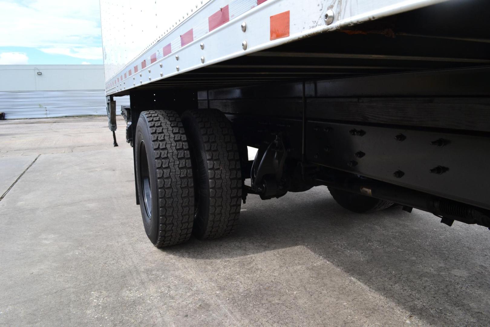 2018 WHITE /BLACK FREIGHTLINER M2-106 (3ALACWFC5JD) with an CUMMINS B6.7L 240HP engine, ALLISON 2500RDS AUTOMATIC transmission, located at 9172 North Fwy, Houston, TX, 77037, (713) 910-6868, 29.887470, -95.411903 - 26,000 LB GVWR NON CDL, MORGAN 26 FT BOX , HEIGHT 103" X WIDTH 102", AIR RIDE SUSPENSION, WALTCO 3,000 LB ALUMINUM LIFT GATE W/ RAMP , EXHAUST BRAKE, 90 GALLON FUEL TANKS, COLLISION MITIGATION, POWER WINDOWS & LOCKS - Photo#10