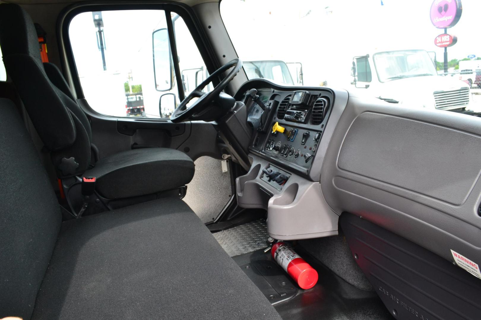 2018 WHITE /BLACK FREIGHTLINER M2-106 (3ALACWFC5JD) with an CUMMINS B6.7L 240HP engine, ALLISON 2500RDS AUTOMATIC transmission, located at 9172 North Fwy, Houston, TX, 77037, (713) 910-6868, 29.887470, -95.411903 - 26,000 LB GVWR NON CDL, MORGAN 26 FT BOX , HEIGHT 103" X WIDTH 102", AIR RIDE SUSPENSION, WALTCO 3,000 LB ALUMINUM LIFT GATE W/ RAMP , EXHAUST BRAKE, 90 GALLON FUEL TANKS, COLLISION MITIGATION, POWER WINDOWS & LOCKS - Photo#13