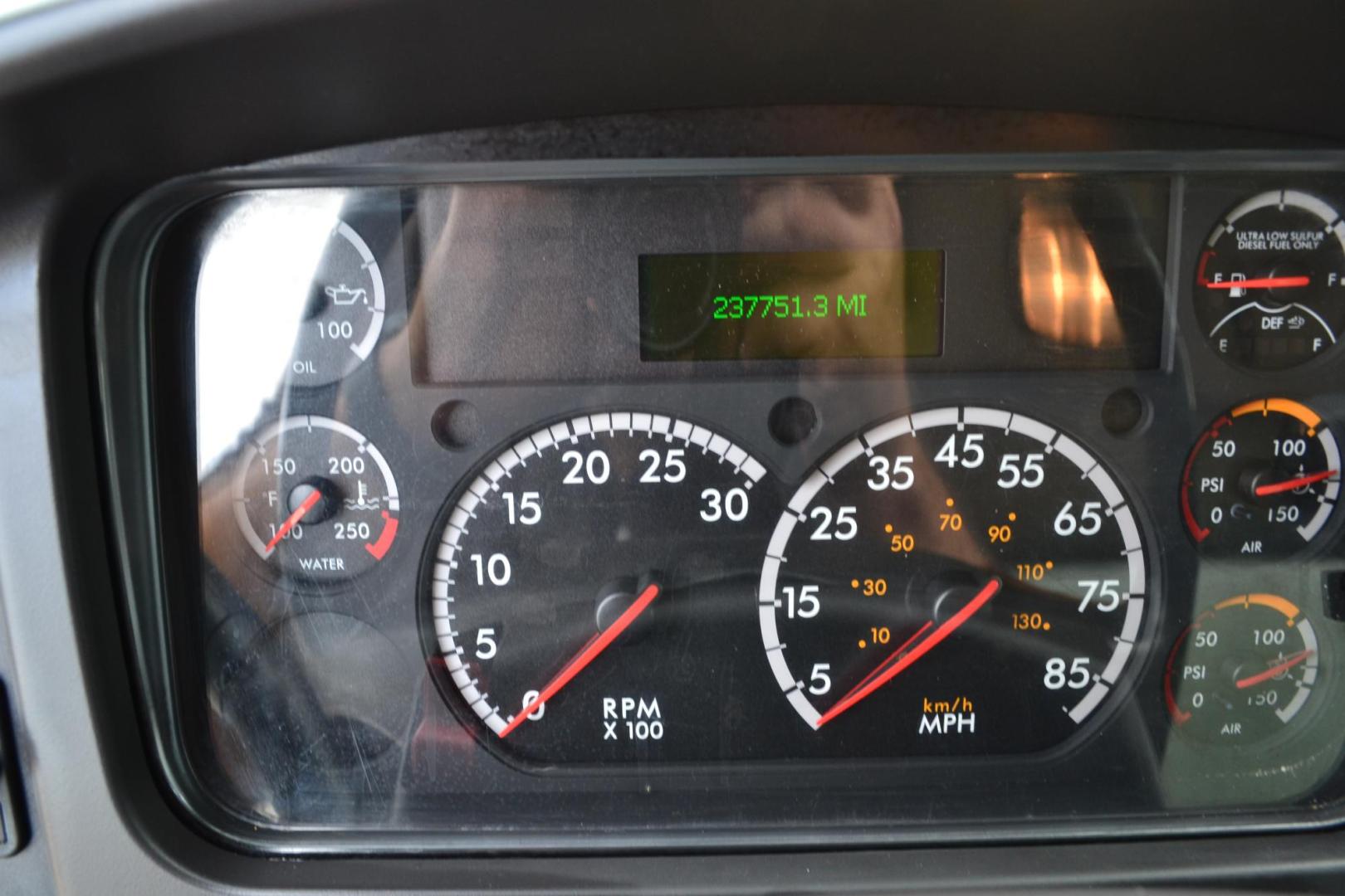 2018 WHITE /BLACK FREIGHTLINER M2-106 (3ALACWFC5JD) with an CUMMINS B6.7L 240HP engine, ALLISON 2500RDS AUTOMATIC transmission, located at 9172 North Fwy, Houston, TX, 77037, (713) 910-6868, 29.887470, -95.411903 - 26,000 LB GVWR NON CDL, MORGAN 26 FT BOX , HEIGHT 103" X WIDTH 102", AIR RIDE SUSPENSION, WALTCO 3,000 LB ALUMINUM LIFT GATE W/ RAMP , EXHAUST BRAKE, 90 GALLON FUEL TANKS, COLLISION MITIGATION, POWER WINDOWS & LOCKS - Photo#16