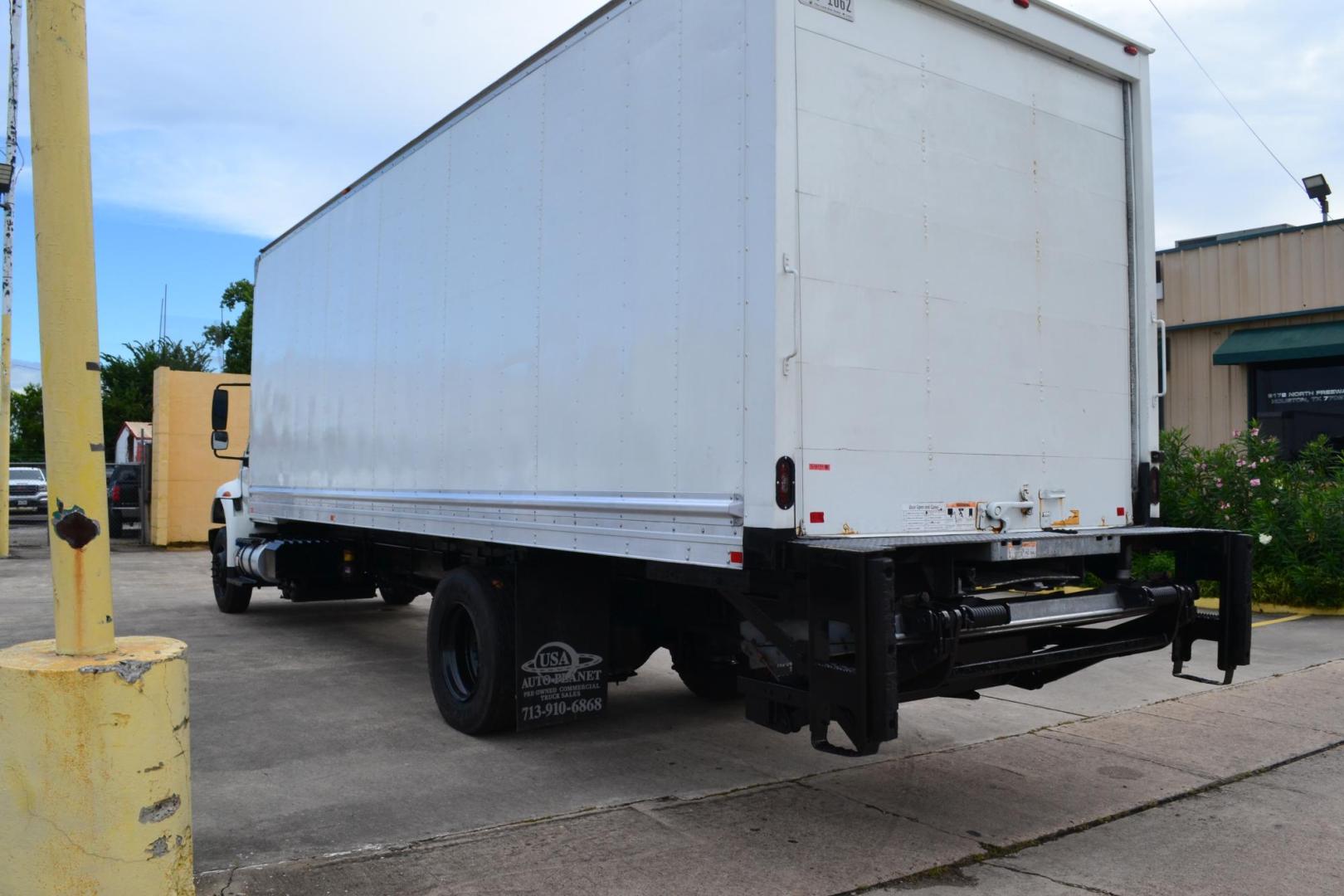 2016 WHITE /GRAY INTERNATIONAL 4300 (1HTMMMML5GH) with an CUMMINS ISB 6.7L 240HP engine, ALLISON 2200RDS AUTOMATIC transmission, located at 9172 North Fwy, Houston, TX, 77037, (713) 910-6868, 29.887470, -95.411903 - 25,999 LB GVWR NON CDL, SUPREME 26 FT BOX, HEIGHT 103" X WIDTH 102", AIR RIDE SUSPENSION, 3,000 LB ALUMINUM LIFT GATE W/ RAMP, 90 GALLON FUEL TANKS, POWER WINDOWS & LOCKS , CURBSIDE DOOR - Photo#6