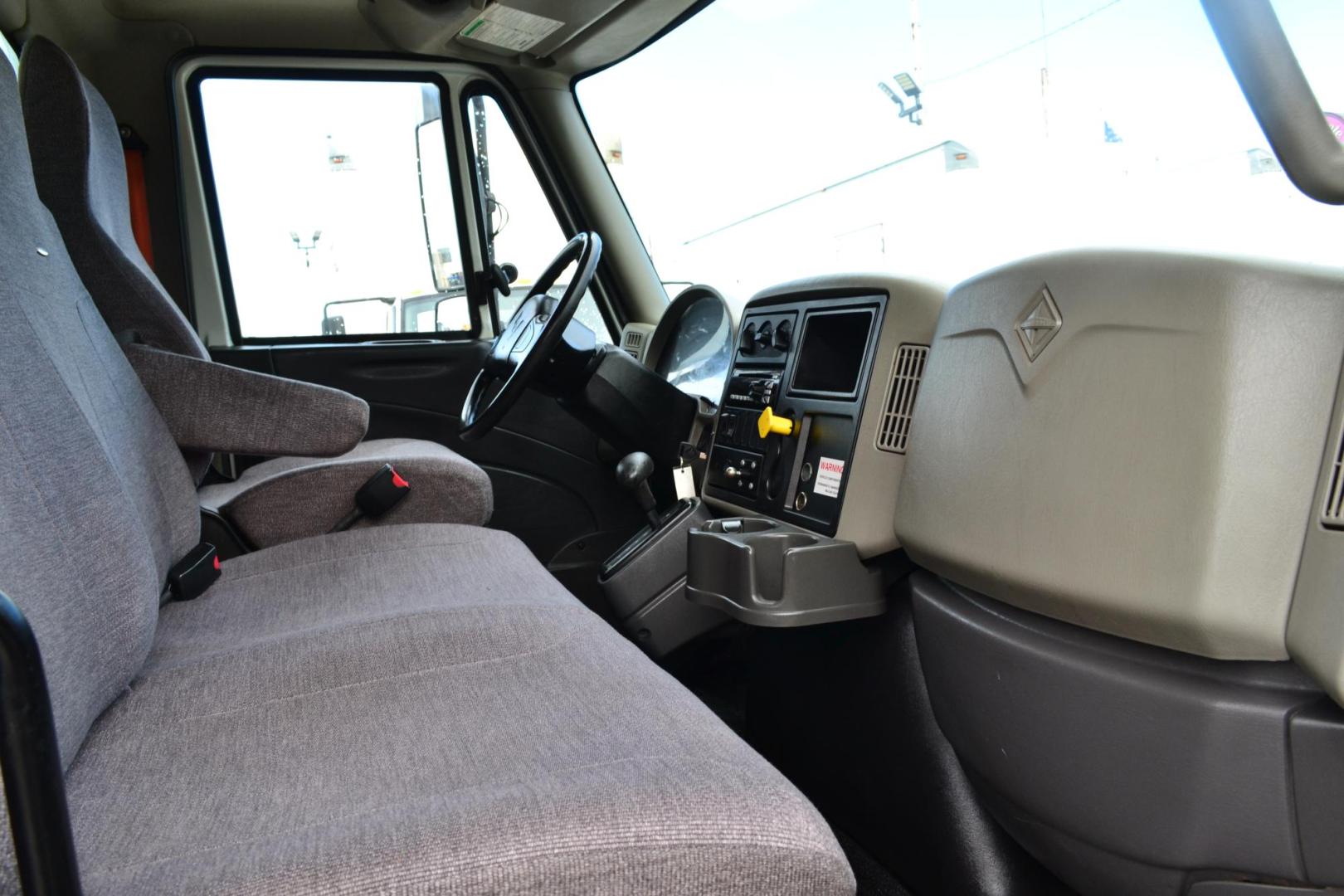 2016 WHITE /GRAY INTERNATIONAL 4300 (1HTMMMML5GH) with an CUMMINS ISB 6.7L 240HP engine, ALLISON 2200RDS AUTOMATIC transmission, located at 9172 North Fwy, Houston, TX, 77037, (713) 910-6868, 29.887470, -95.411903 - 25,999 LB GVWR NON CDL, SUPREME 26 FT BOX, HEIGHT 103" X WIDTH 102", AIR RIDE SUSPENSION, 3,000 LB ALUMINUM LIFT GATE W/ RAMP, 90 GALLON FUEL TANKS, POWER WINDOWS & LOCKS , CURBSIDE DOOR - Photo#11