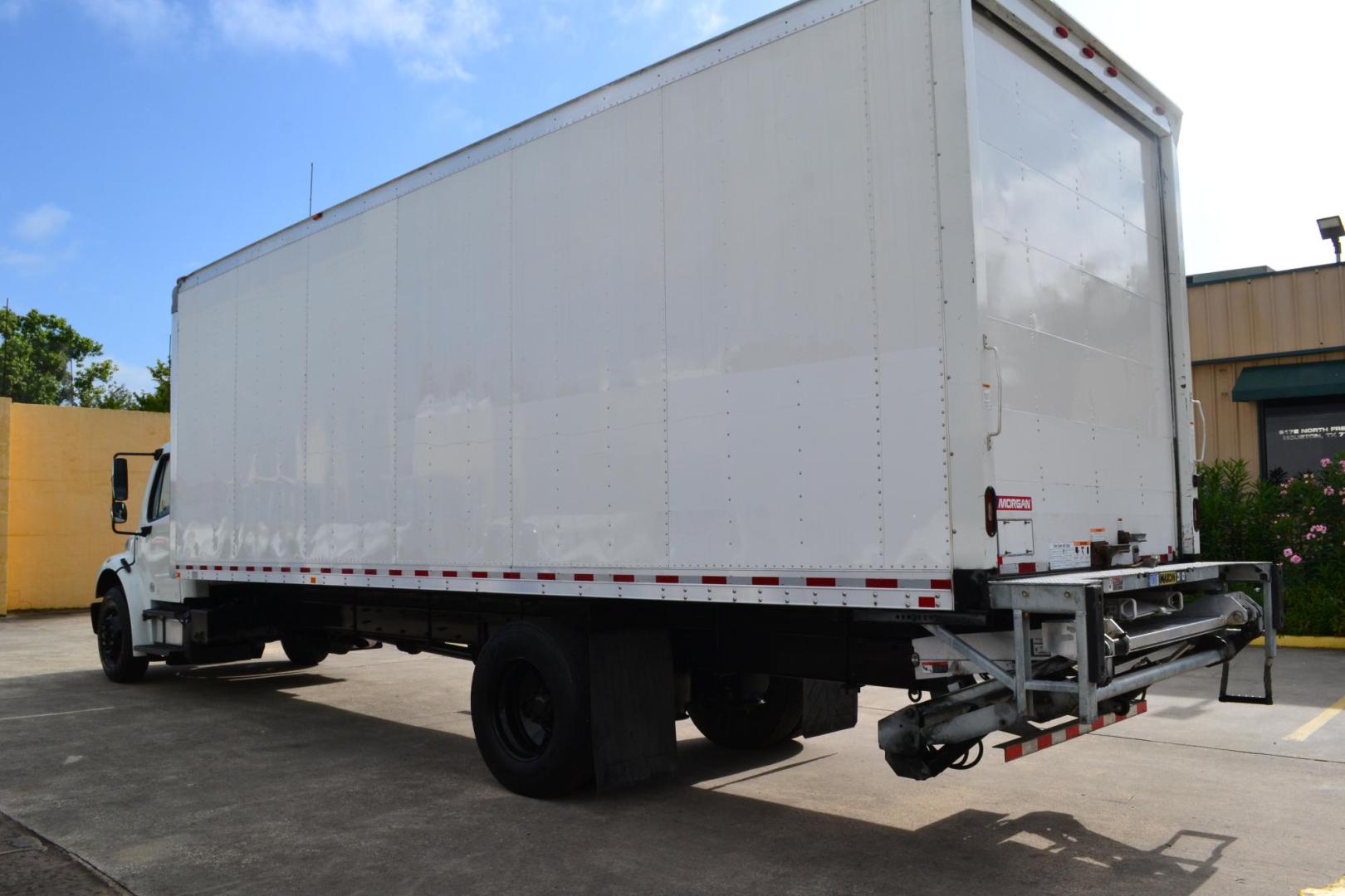 2018 WHITE /BLACK FREIGHTLINER M2-106 (3ALACWFC9JD) with an CUMMINS B6.7L 240HP engine, ALLISON 2500RDS AUTOMATIC transmission, located at 9172 North Fwy, Houston, TX, 77037, (713) 910-6868, 29.887470, -95.411903 - Photo#6