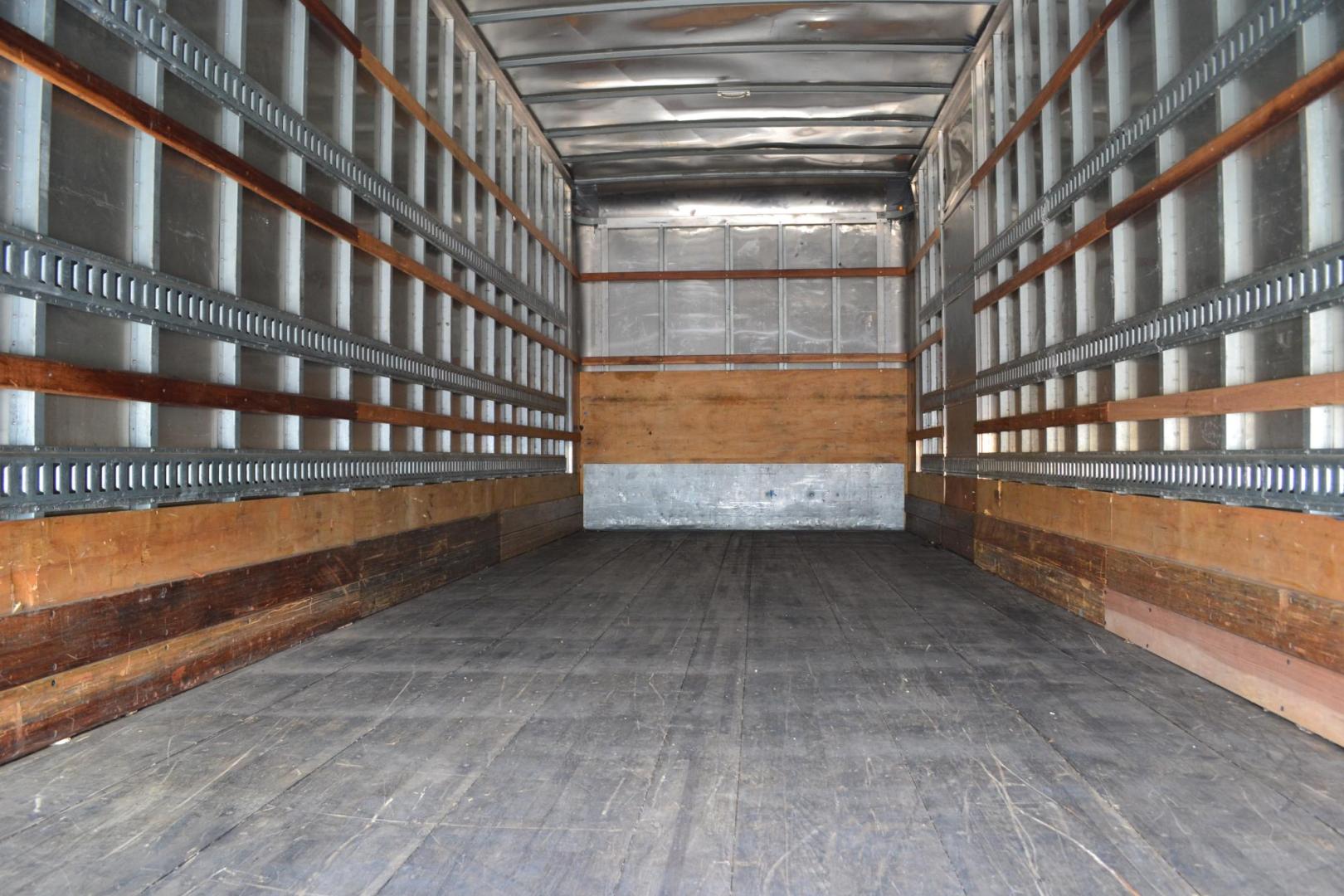 2018 WHITE /BLACK FREIGHTLINER M2-106 (3ALACWFC9JD) with an CUMMINS B6.7L 240HP engine, ALLISON 2500RDS AUTOMATIC transmission, located at 9172 North Fwy, Houston, TX, 77037, (713) 910-6868, 29.887470, -95.411903 - Photo#8