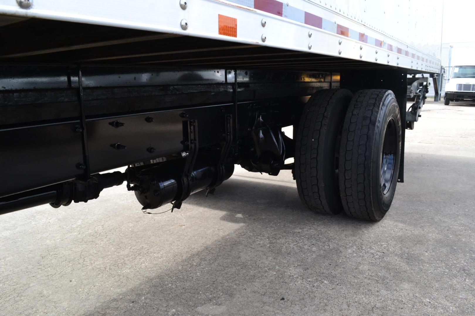 2018 WHITE /BLACK FREIGHTLINER M2-106 (3ALACWFC9JD) with an CUMMINS B6.7L 240HP engine, ALLISON 2500RDS AUTOMATIC transmission, located at 9172 North Fwy, Houston, TX, 77037, (713) 910-6868, 29.887470, -95.411903 - Photo#10