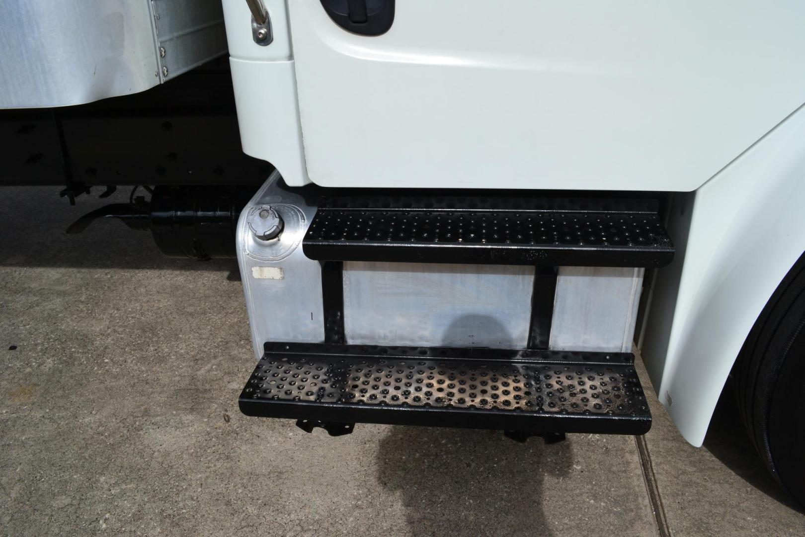 2018 WHITE /BLACK FREIGHTLINER M2-106 (3ALACWFC9JD) with an CUMMINS B6.7L 240HP engine, ALLISON 2500RDS AUTOMATIC transmission, located at 9172 North Fwy, Houston, TX, 77037, (713) 910-6868, 29.887470, -95.411903 - Photo#12