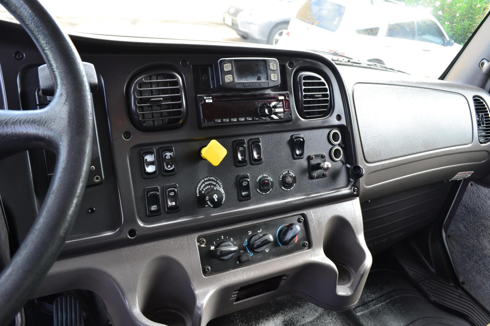 2018 WHITE /BLACK FREIGHTLINER M2-106 (3ALACWFC9JD) with an CUMMINS B6.7L 240HP engine, ALLISON 2500RDS AUTOMATIC transmission, located at 9172 North Fwy, Houston, TX, 77037, (713) 910-6868, 29.887470, -95.411903 - Photo#16