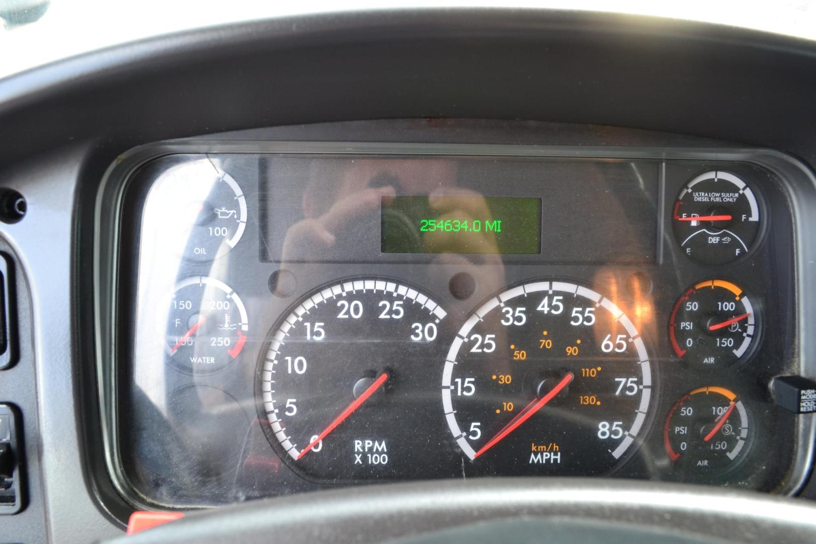 2018 WHITE /BLACK FREIGHTLINER M2-106 (3ALACWFC9JD) with an CUMMINS B6.7L 240HP engine, ALLISON 2500RDS AUTOMATIC transmission, located at 9172 North Fwy, Houston, TX, 77037, (713) 910-6868, 29.887470, -95.411903 - Photo#17