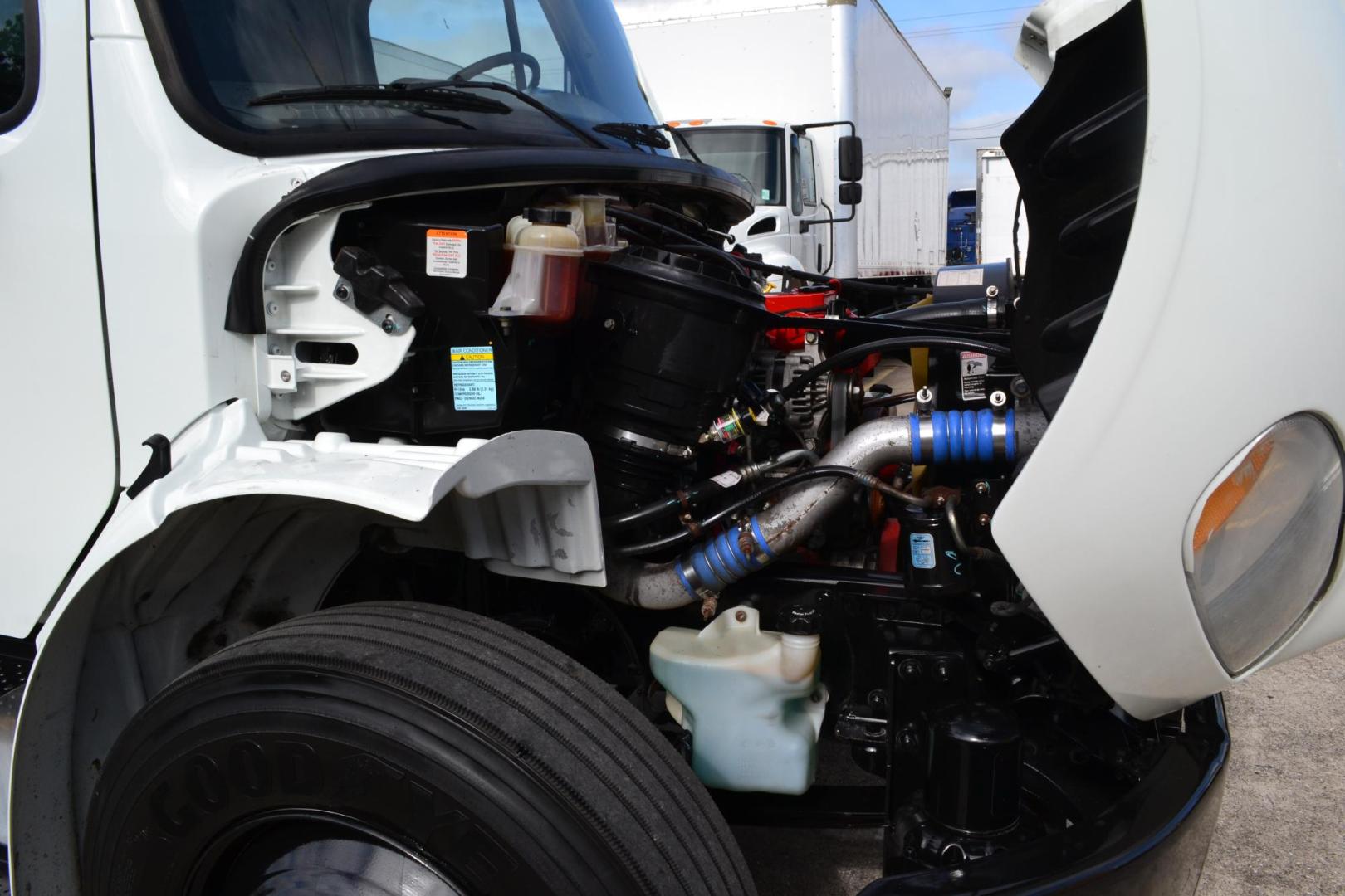 2018 WHITE /BLACK FREIGHTLINER M2-106 (3ALACWFC9JD) with an CUMMINS B6.7L 240HP engine, ALLISON 2500RDS AUTOMATIC transmission, located at 9172 North Fwy, Houston, TX, 77037, (713) 910-6868, 29.887470, -95.411903 - Photo#20