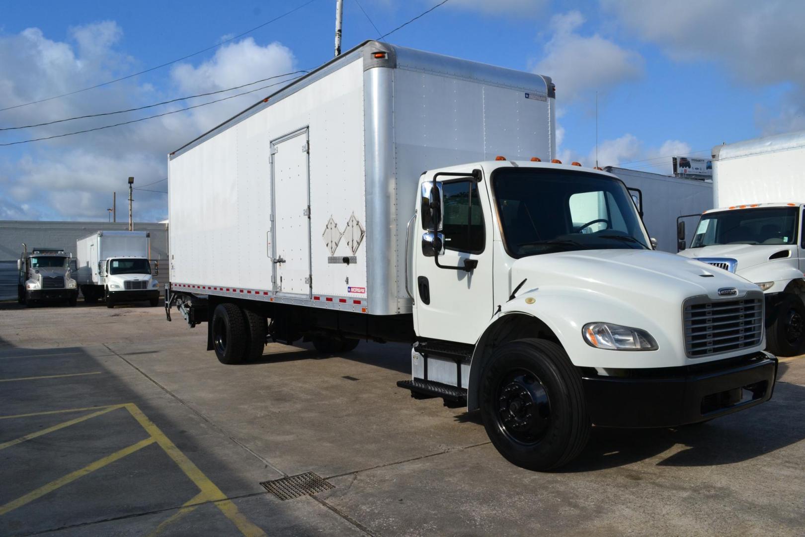 2018 WHITE /BLACK FREIGHTLINER M2-106 (3ALACWFC6JD) with an CUMMINS B6.7L 240HP engine, ALLISON 2500RDS AUTOMATIC transmission, located at 9172 North Fwy, Houston, TX, 77037, (713) 910-6868, 29.887470, -95.411903 - Photo#2
