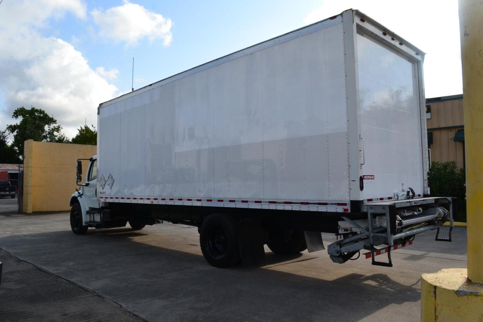 2018 WHITE /BLACK FREIGHTLINER M2-106 (3ALACWFC6JD) with an CUMMINS B6.7L 240HP engine, ALLISON 2500RDS AUTOMATIC transmission, located at 9172 North Fwy, Houston, TX, 77037, (713) 910-6868, 29.887470, -95.411903 - Photo#6