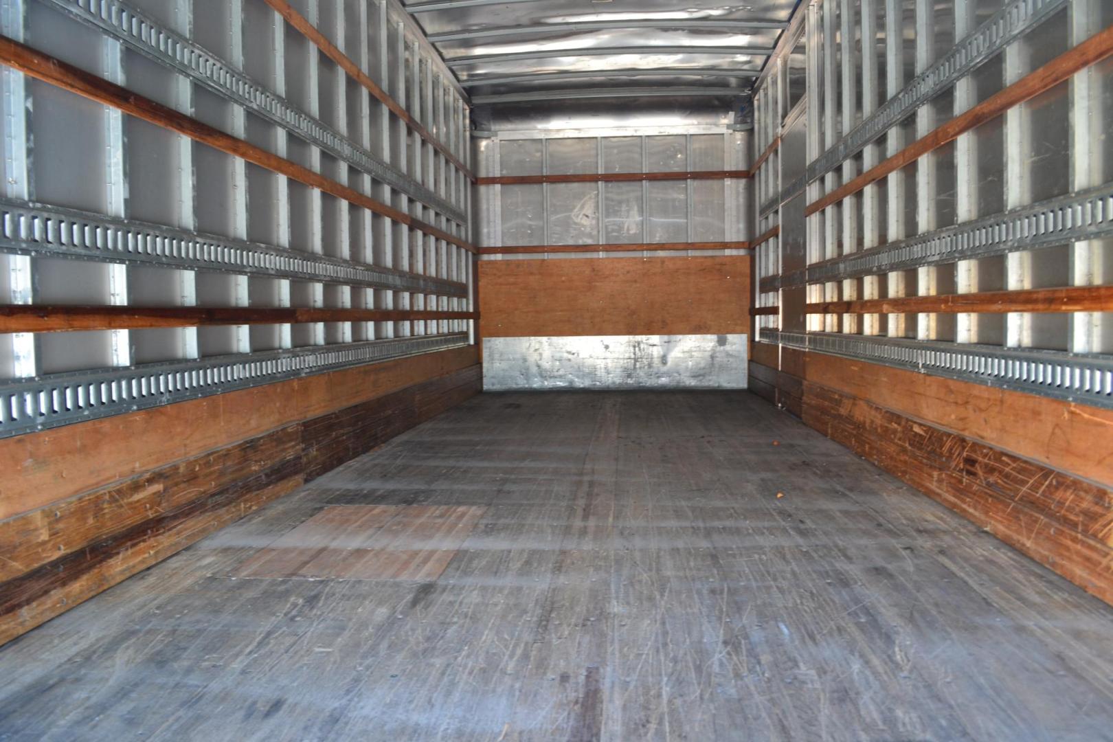 2018 WHITE /BLACK FREIGHTLINER M2-106 (3ALACWFC6JD) with an CUMMINS B6.7L 240HP engine, ALLISON 2500RDS AUTOMATIC transmission, located at 9172 North Fwy, Houston, TX, 77037, (713) 910-6868, 29.887470, -95.411903 - Photo#8