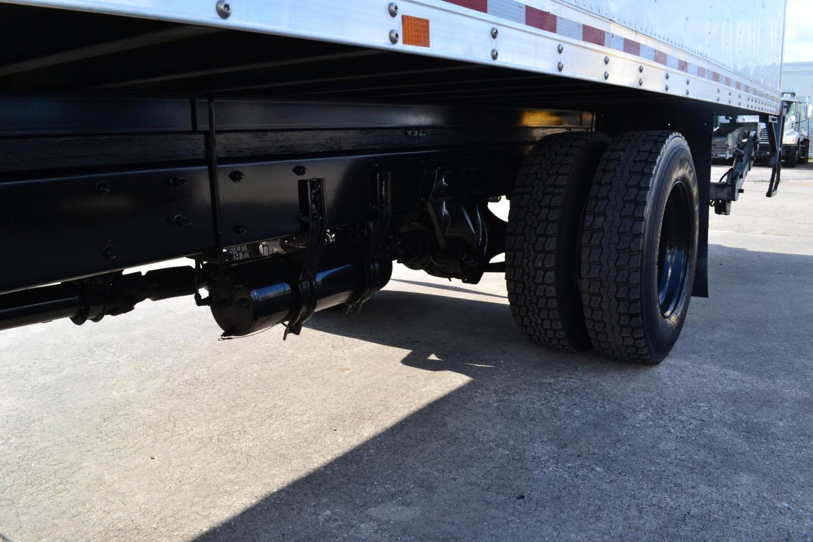 2018 WHITE /BLACK FREIGHTLINER M2-106 (3ALACWFC6JD) with an CUMMINS B6.7L 240HP engine, ALLISON 2500RDS AUTOMATIC transmission, located at 9172 North Fwy, Houston, TX, 77037, (713) 910-6868, 29.887470, -95.411903 - Photo#10