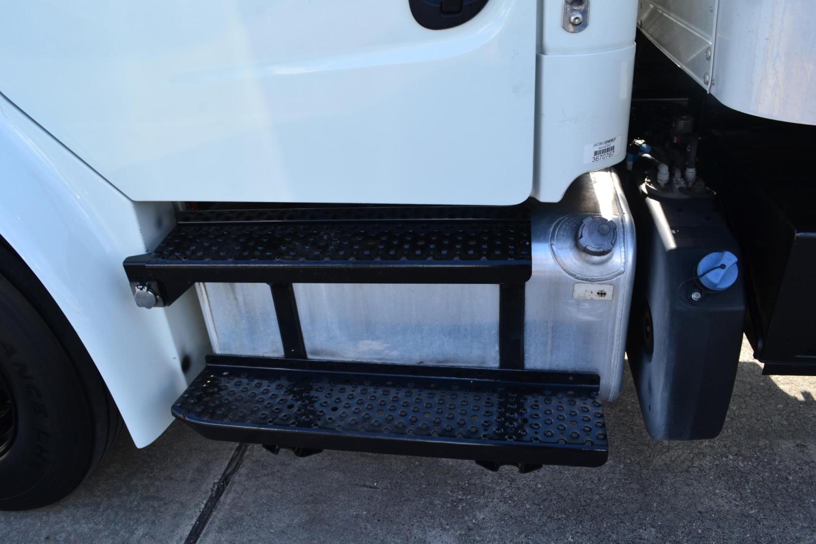 2018 WHITE /BLACK FREIGHTLINER M2-106 (3ALACWFC6JD) with an CUMMINS B6.7L 240HP engine, ALLISON 2500RDS AUTOMATIC transmission, located at 9172 North Fwy, Houston, TX, 77037, (713) 910-6868, 29.887470, -95.411903 - Photo#11