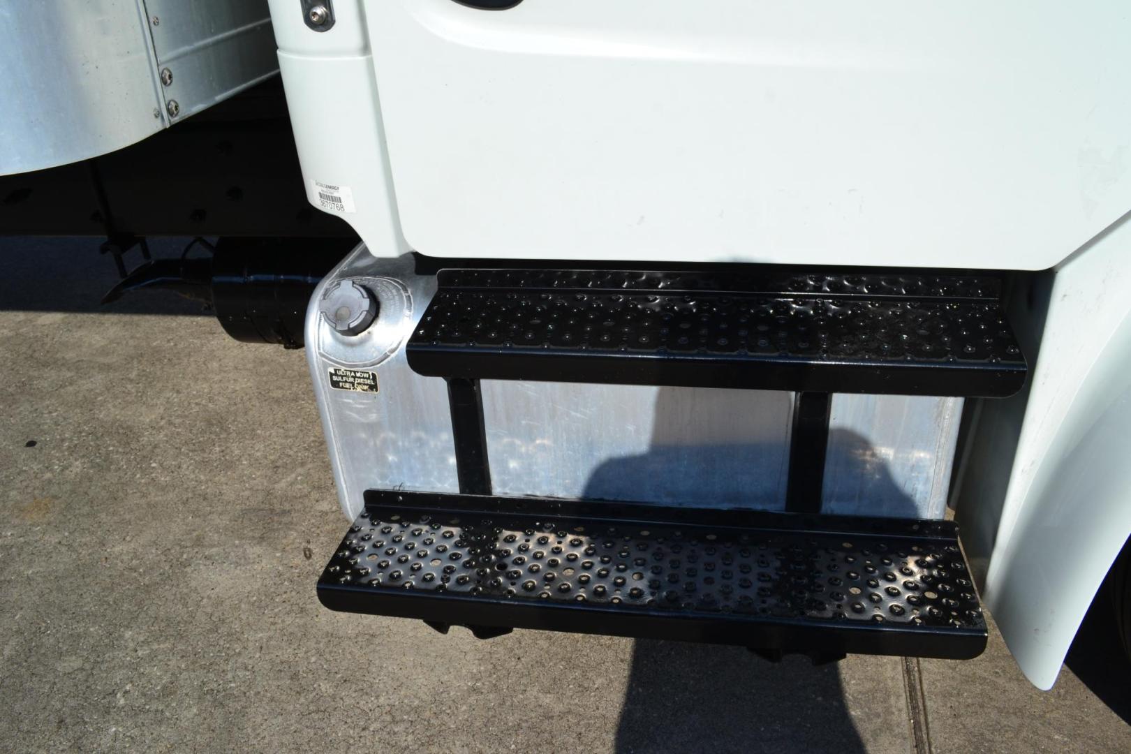 2018 WHITE /BLACK FREIGHTLINER M2-106 (3ALACWFC6JD) with an CUMMINS B6.7L 240HP engine, ALLISON 2500RDS AUTOMATIC transmission, located at 9172 North Fwy, Houston, TX, 77037, (713) 910-6868, 29.887470, -95.411903 - Photo#12