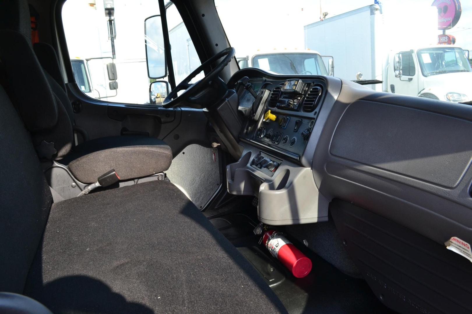 2018 WHITE /BLACK FREIGHTLINER M2-106 (3ALACWFC6JD) with an CUMMINS B6.7L 240HP engine, ALLISON 2500RDS AUTOMATIC transmission, located at 9172 North Fwy, Houston, TX, 77037, (713) 910-6868, 29.887470, -95.411903 - Photo#13