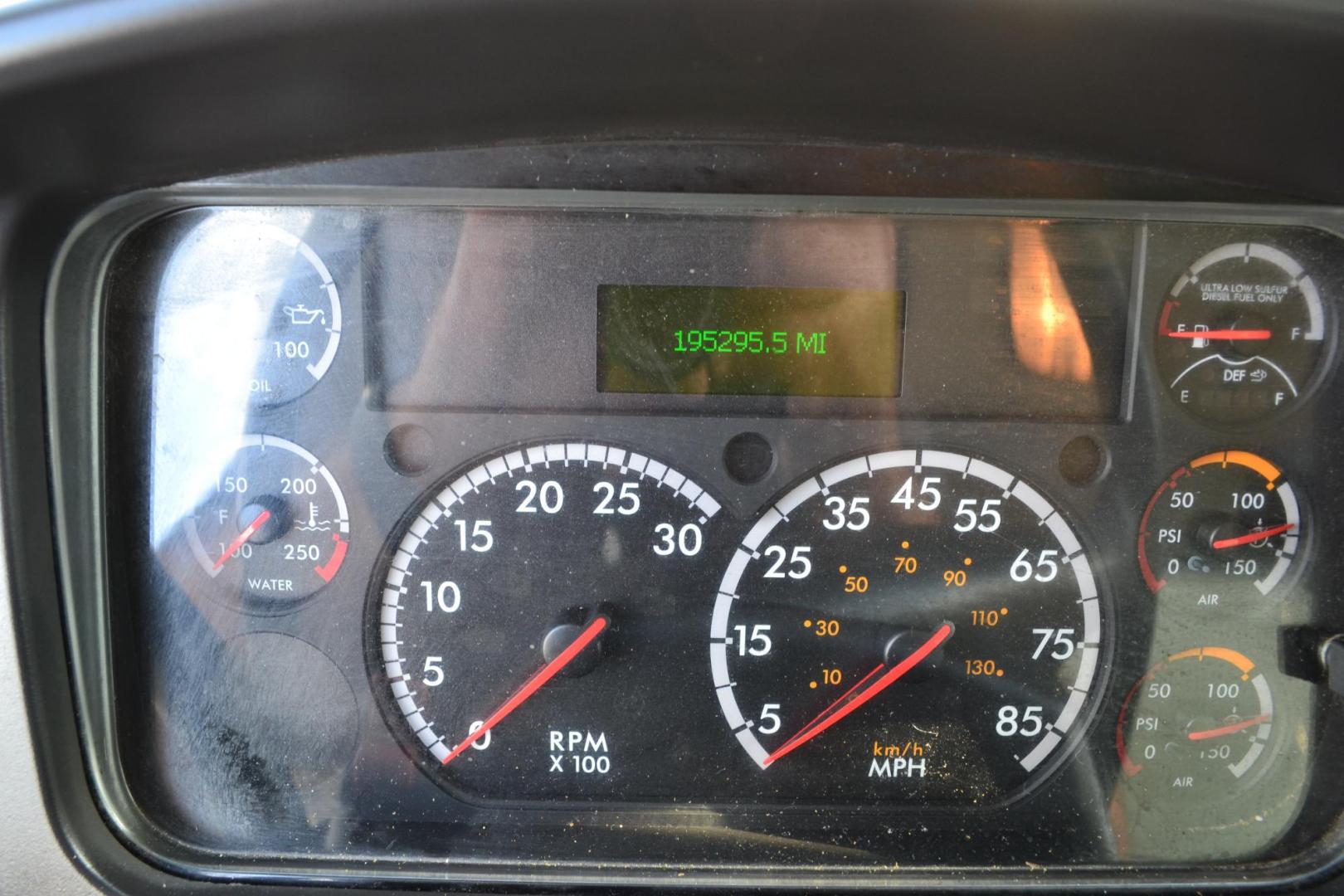 2018 WHITE /BLACK FREIGHTLINER M2-106 (3ALACWFC6JD) with an CUMMINS B6.7L 240HP engine, ALLISON 2500RDS AUTOMATIC transmission, located at 9172 North Fwy, Houston, TX, 77037, (713) 910-6868, 29.887470, -95.411903 - Photo#16