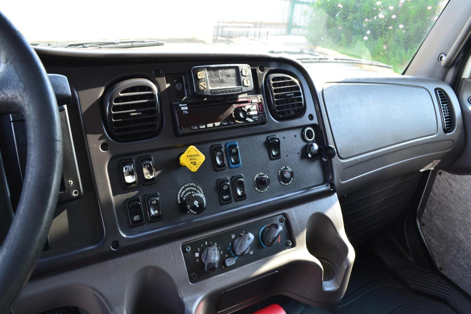 2018 WHITE /BLACK FREIGHTLINER M2-106 (3ALACWFC6JD) with an CUMMINS B6.7L 240HP engine, ALLISON 2500RDS AUTOMATIC transmission, located at 9172 North Fwy, Houston, TX, 77037, (713) 910-6868, 29.887470, -95.411903 - Photo#17