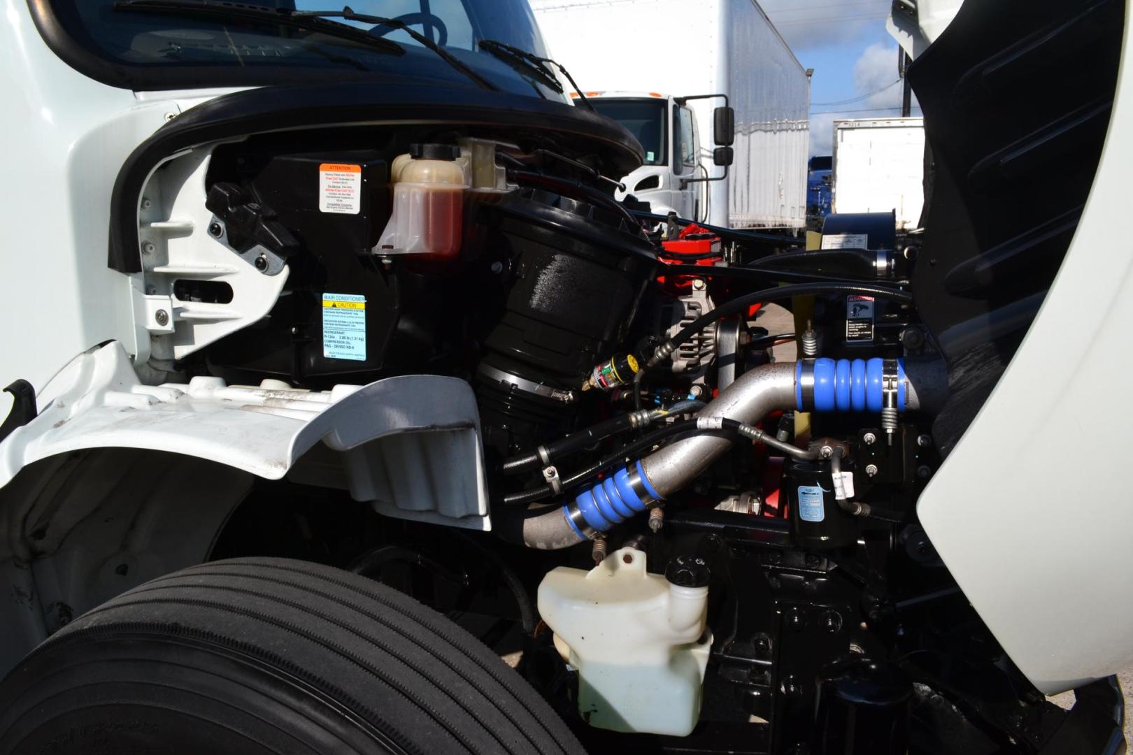 2018 WHITE /BLACK FREIGHTLINER M2-106 (3ALACWFC6JD) with an CUMMINS B6.7L 240HP engine, ALLISON 2500RDS AUTOMATIC transmission, located at 9172 North Fwy, Houston, TX, 77037, (713) 910-6868, 29.887470, -95.411903 - Photo#20