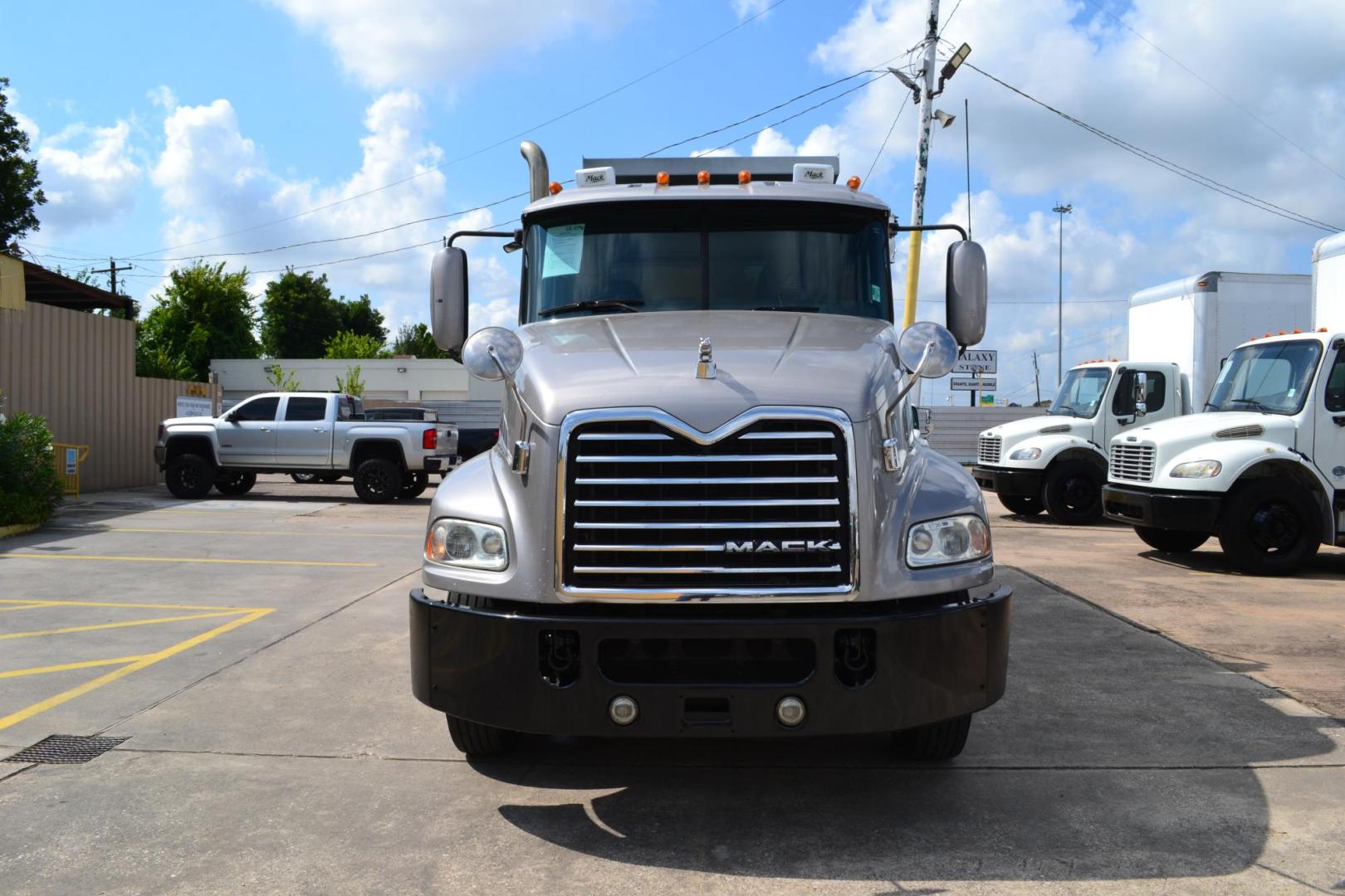 2017 SILVER /BLACK MACK CXU613 (1M1AW02Y1HM) with an MACK MP7 10.8L 395 HP engine, 10 SPD MANUAL transmission, located at 9172 North Fwy, Houston, TX, 77037, (713) 910-6868, 29.887470, -95.411903 - 15 FT DUMP BED, 16 CUBIC YARDS, 12,000LB FRONT AXLE, 40,000 LB REARS, AIR RIDE SUSPENSION, 120 GALLON FUEL TANK, ELECTRIC TARP, ENGINE BRAKE, DIFF LOCK, RATIO: 3.25, POWER WINDOWS, LOCKS & MIRRORS - Photo#1