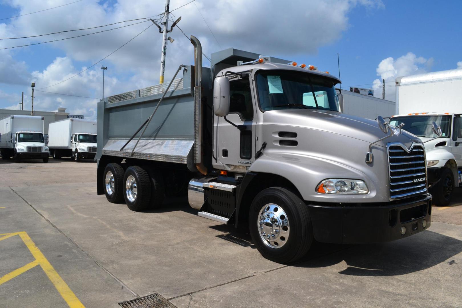 2017 SILVER /BLACK MACK CXU613 (1M1AW02Y1HM) with an MACK MP7 10.8L 395 HP engine, 10 SPD MANUAL transmission, located at 9172 North Fwy, Houston, TX, 77037, (713) 910-6868, 29.887470, -95.411903 - 15 FT DUMP BED, 16 CUBIC YARDS, 12,000LB FRONT AXLE, 40,000 LB REARS, AIR RIDE SUSPENSION, 120 GALLON FUEL TANK, ELECTRIC TARP, ENGINE BRAKE, DIFF LOCK, RATIO: 3.25, POWER WINDOWS, LOCKS & MIRRORS - Photo#2