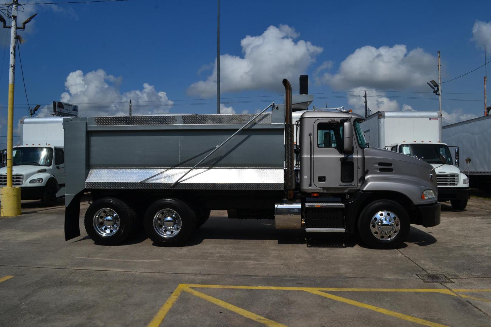 2017 SILVER /BLACK MACK CXU613 (1M1AW02Y1HM) with an MACK MP7 10.8L 395 HP engine, 10 SPD MANUAL transmission, located at 9172 North Fwy, Houston, TX, 77037, (713) 910-6868, 29.887470, -95.411903 - 15 FT DUMP BED, 16 CUBIC YARDS, 12,000LB FRONT AXLE, 40,000 LB REARS, AIR RIDE SUSPENSION, 120 GALLON FUEL TANK, ELECTRIC TARP, ENGINE BRAKE, DIFF LOCK, RATIO: 3.25, POWER WINDOWS, LOCKS & MIRRORS - Photo#3