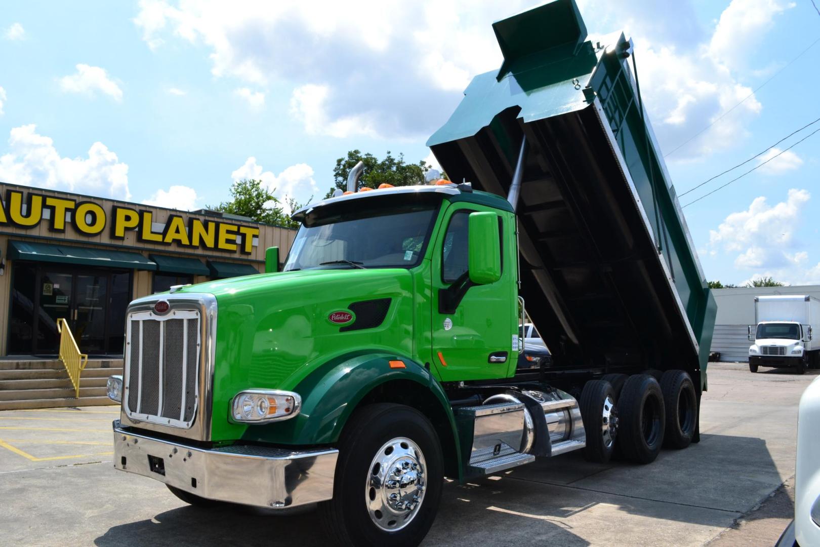 2018 GREEN /GRAY PETERBILT 567 (1XPCD49X9JD) with an CUMMINS X15 14.9L 450 HP engine, EATON FULLER 12 SPD AUTOSHIFT transmission, located at 9172 North Fwy, Houston, TX, 77037, (713) 910-6868, 29.887470, -95.411903 - Photo#7