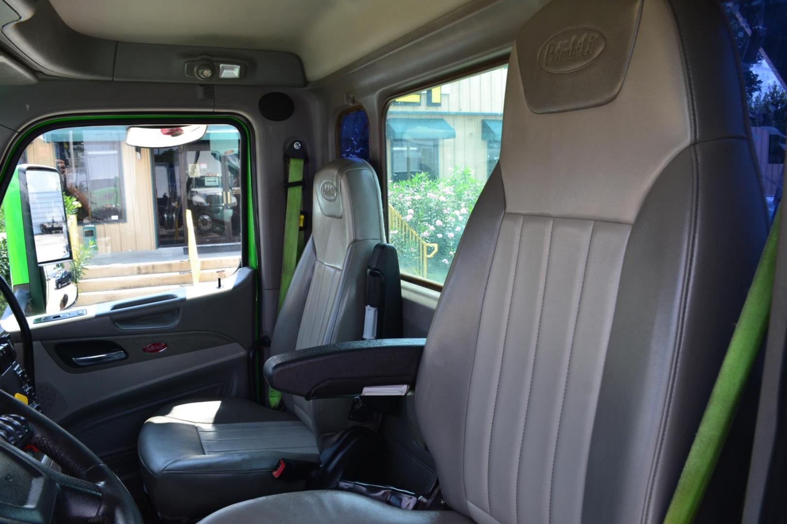 2018 GREEN /GRAY PETERBILT 567 (1XPCD49X9JD) with an CUMMINS X15 14.9L 450 HP engine, EATON FULLER 12 SPD AUTOSHIFT transmission, located at 9172 North Fwy, Houston, TX, 77037, (713) 910-6868, 29.887470, -95.411903 - Photo#10
