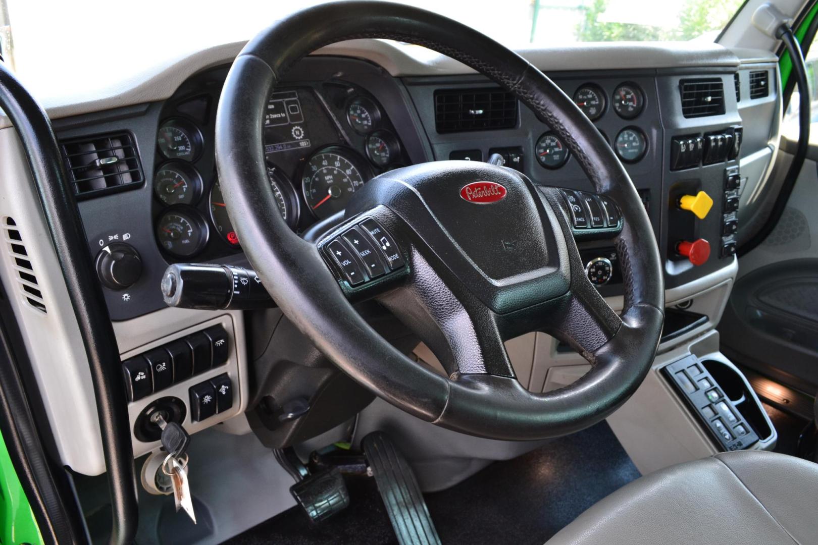 2018 GREEN /GRAY PETERBILT 567 (1XPCD49X9JD) with an CUMMINS X15 14.9L 450 HP engine, EATON FULLER 12 SPD AUTOSHIFT transmission, located at 9172 North Fwy, Houston, TX, 77037, (713) 910-6868, 29.887470, -95.411903 - Photo#11