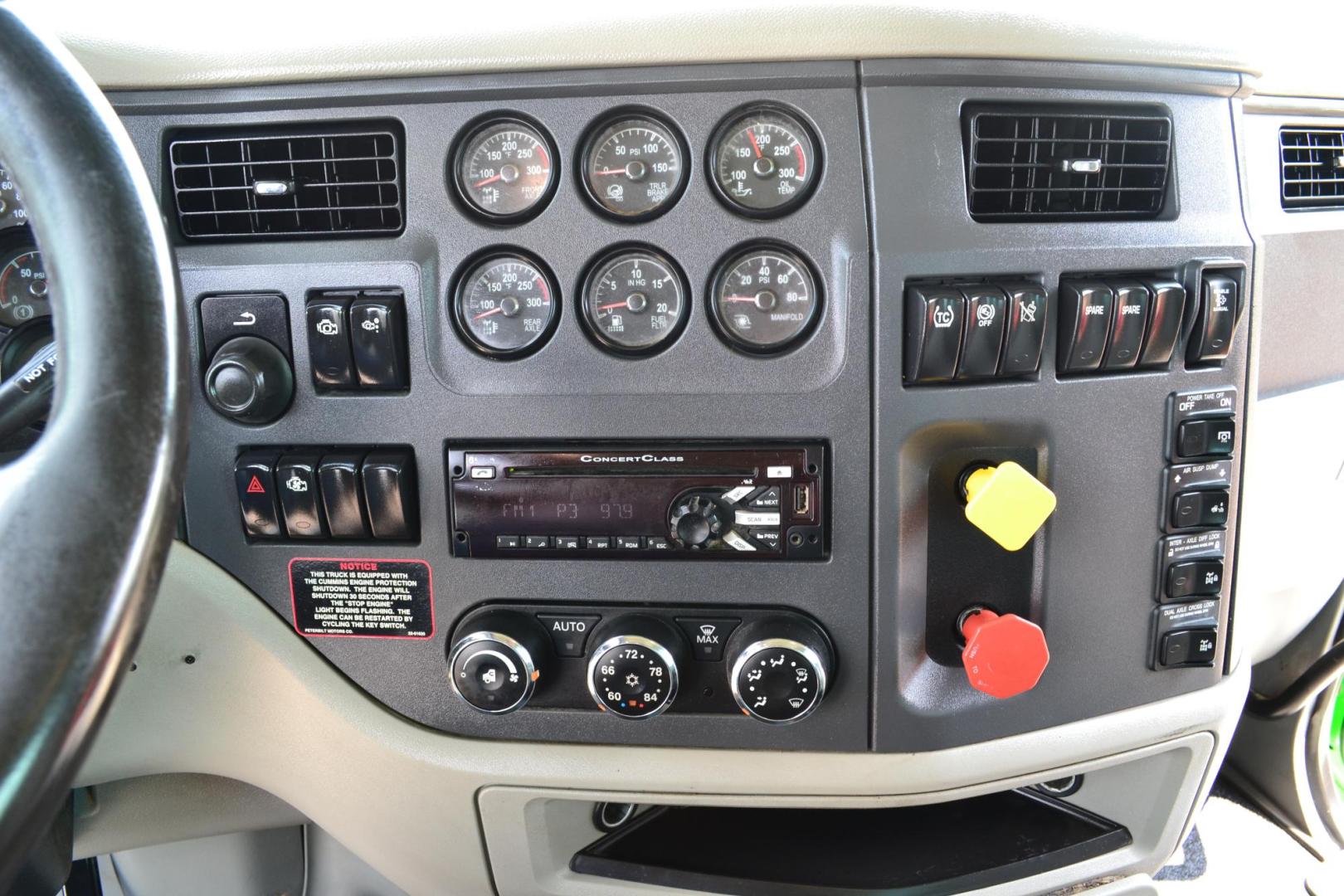 2018 GREEN /GRAY PETERBILT 567 (1XPCD49X9JD) with an CUMMINS X15 14.9L 450 HP engine, EATON FULLER 12 SPD AUTOSHIFT transmission, located at 9172 North Fwy, Houston, TX, 77037, (713) 910-6868, 29.887470, -95.411903 - Photo#13