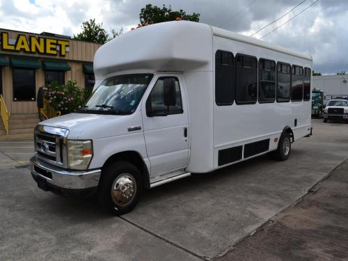 2009 FORD E-450SD STARCRAFT SHUTTLE BUS 