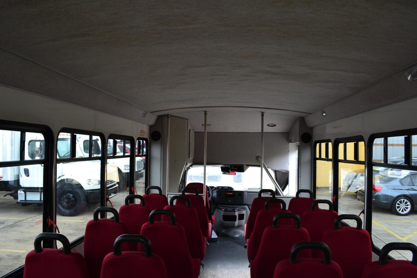 2009 WHITE /RED FORD E-450SD (1FDFE45S09D) with an FORD 6.8L SINGLE OVERHEAD CAM engine, 6SPD AUTOMATIC transmission, located at 9172 North Fwy, Houston, TX, 77037, (713) 910-6868, 29.887470, -95.411903 - 22 PASSENGER STARCRAFT SHUTTLE BUS, WHEELBASE: 158", RATIO: 4.10, DUAL CLIMATE ZONE, 55 GALLON FUEL TANK, GVWR: 14,500 - Photo#13