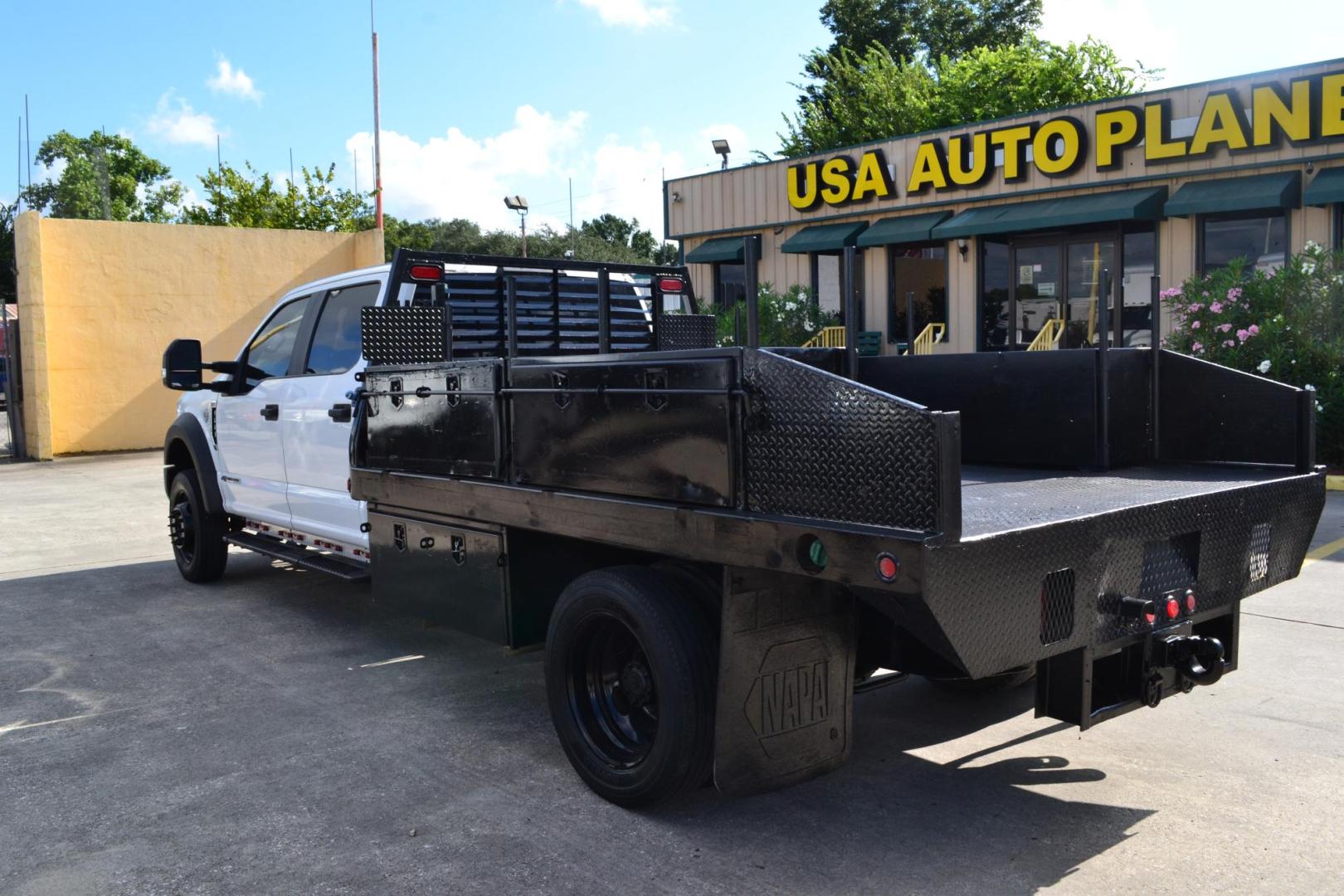 2019 WHITE /BLACK FORD F550 (1FD0W5GT5KE) with an POWERSTROKE 6.7L DIESEL engine, 6SPD AUTOMATIC transmission, located at 9172 North Fwy, Houston, TX, 77037, (713) 910-6868, 29.887470, -95.411903 - 18,000 LB GVWR, 11 FT FLATBED X 98" WIDE, PINTLE HOOK HITCH, 5 X TOOLBOXES, WHEELBASE : 203", RATIO: 4.10, POWER WINDOWS, LOCKS, COLD A/C - Photo#6