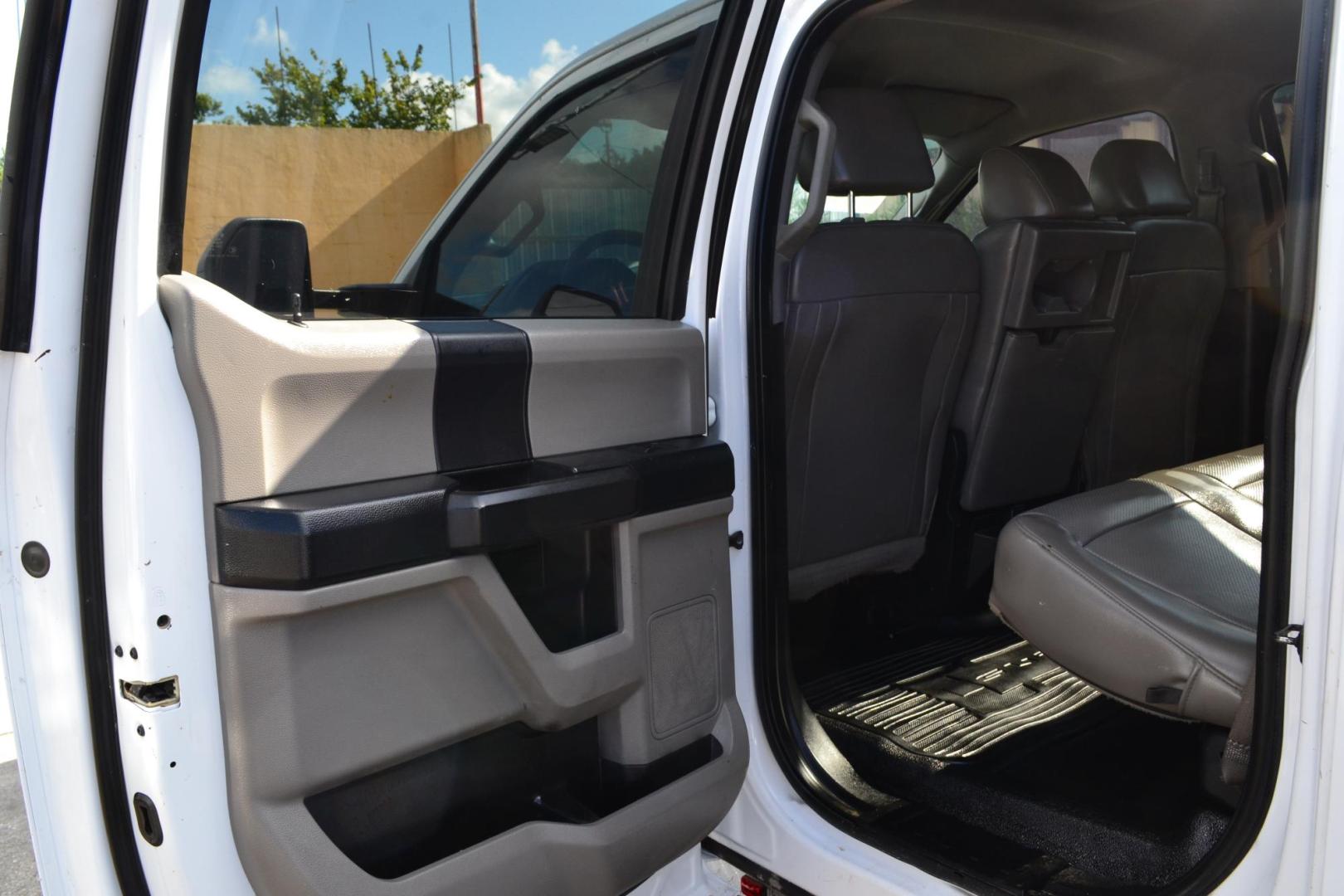 2019 WHITE /BLACK FORD F550 (1FD0W5GT5KE) with an POWERSTROKE 6.7L DIESEL engine, 6SPD AUTOMATIC transmission, located at 9172 North Fwy, Houston, TX, 77037, (713) 910-6868, 29.887470, -95.411903 - 18,000 LB GVWR, 11 FT FLATBED X 98" WIDE, PINTLE HOOK HITCH, 5 X TOOLBOXES, WHEELBASE : 203", RATIO: 4.10, POWER WINDOWS, LOCKS, COLD A/C - Photo#7