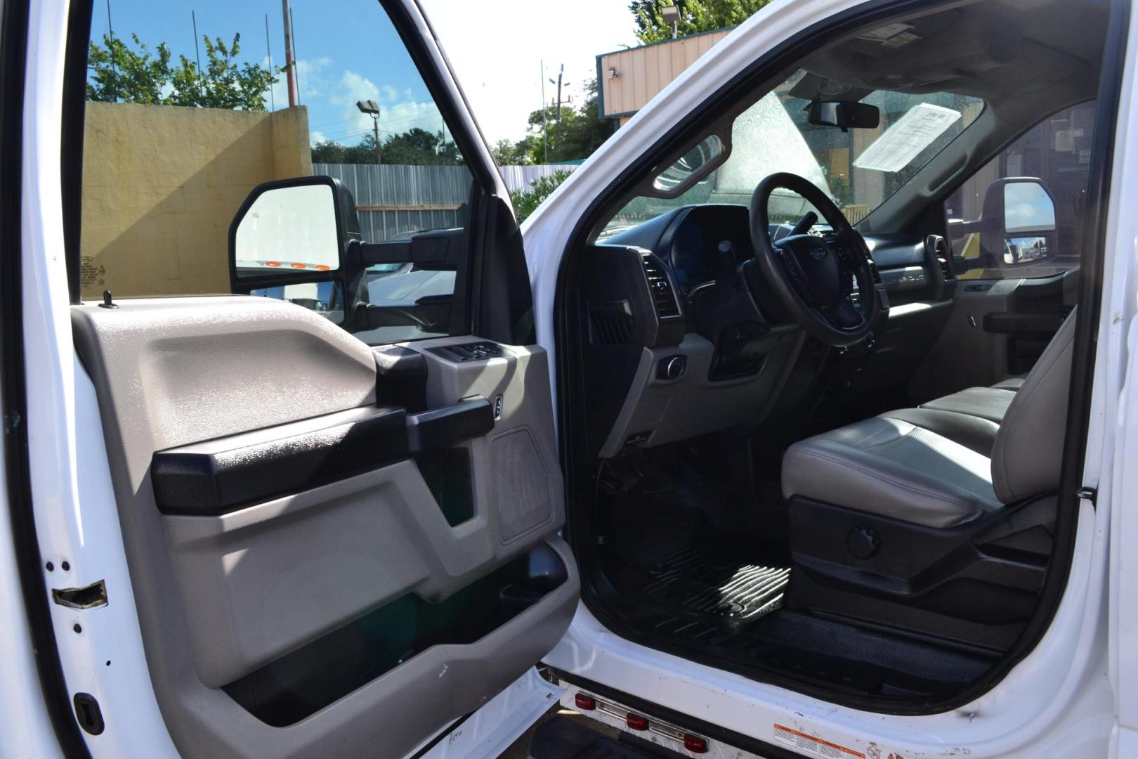 2019 WHITE /BLACK FORD F550 (1FD0W5GT5KE) with an POWERSTROKE 6.7L DIESEL engine, 6SPD AUTOMATIC transmission, located at 9172 North Fwy, Houston, TX, 77037, (713) 910-6868, 29.887470, -95.411903 - 18,000 LB GVWR, 11 FT FLATBED X 98" WIDE, PINTLE HOOK HITCH, 5 X TOOLBOXES, WHEELBASE : 203", RATIO: 4.10, POWER WINDOWS, LOCKS, COLD A/C - Photo#10