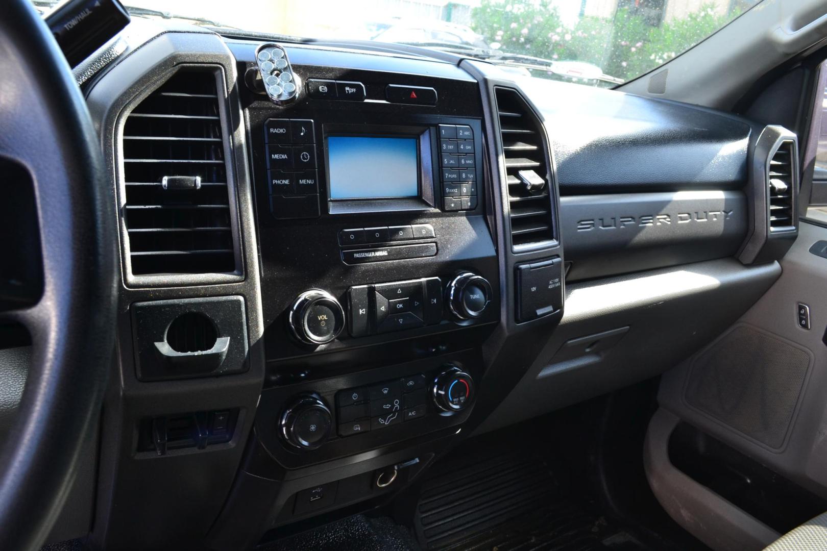 2019 WHITE /BLACK FORD F550 (1FD0W5GT5KE) with an POWERSTROKE 6.7L DIESEL engine, 6SPD AUTOMATIC transmission, located at 9172 North Fwy, Houston, TX, 77037, (713) 910-6868, 29.887470, -95.411903 - 18,000 LB GVWR, 11 FT FLATBED X 98" WIDE, PINTLE HOOK HITCH, 5 X TOOLBOXES, WHEELBASE : 203", RATIO: 4.10, POWER WINDOWS, LOCKS, COLD A/C - Photo#14