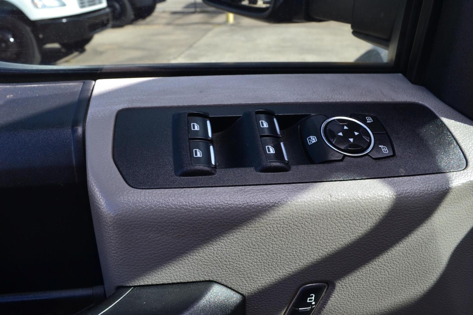 2019 WHITE /BLACK FORD F550 (1FD0W5GT5KE) with an POWERSTROKE 6.7L DIESEL engine, 6SPD AUTOMATIC transmission, located at 9172 North Fwy, Houston, TX, 77037, (713) 910-6868, 29.887470, -95.411903 - 18,000 LB GVWR, 11 FT FLATBED X 98" WIDE, PINTLE HOOK HITCH, 5 X TOOLBOXES, WHEELBASE : 203", RATIO: 4.10, POWER WINDOWS, LOCKS, COLD A/C - Photo#15