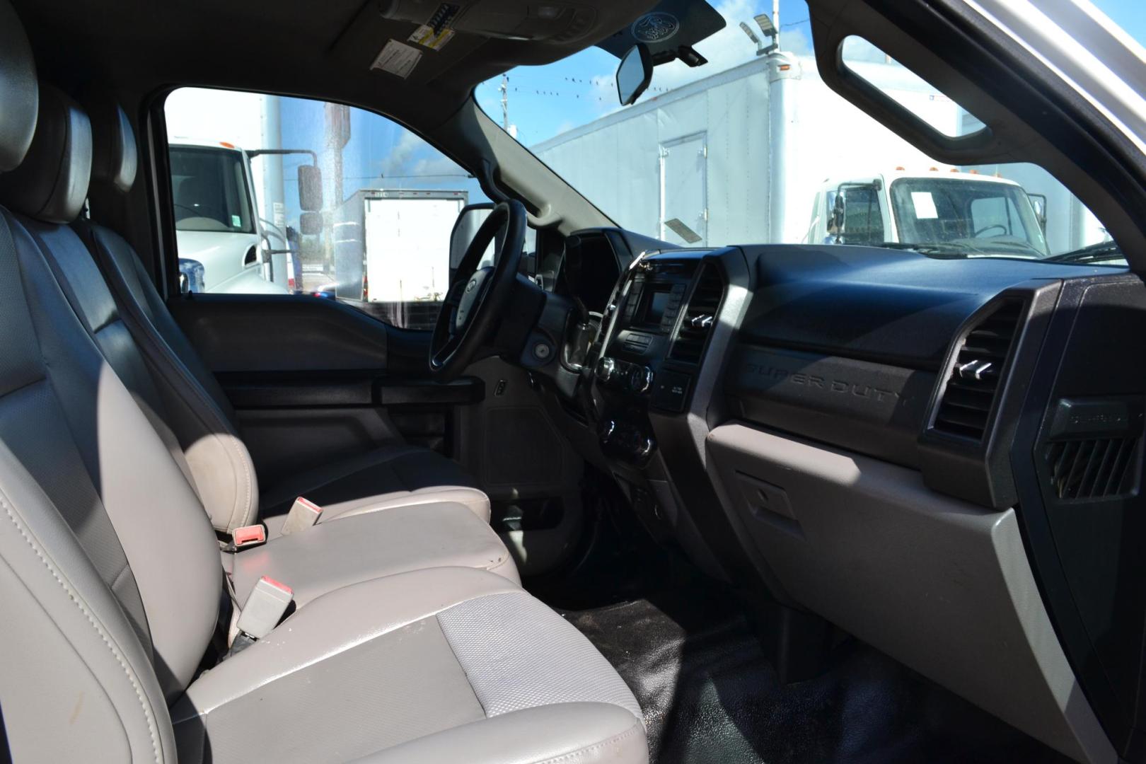 2019 WHITE /BLACK FORD F550 (1FD0W5GT5KE) with an POWERSTROKE 6.7L DIESEL engine, 6SPD AUTOMATIC transmission, located at 9172 North Fwy, Houston, TX, 77037, (713) 910-6868, 29.887470, -95.411903 - 18,000 LB GVWR, 11 FT FLATBED X 98" WIDE, PINTLE HOOK HITCH, 5 X TOOLBOXES, WHEELBASE : 203", RATIO: 4.10, POWER WINDOWS, LOCKS, COLD A/C - Photo#16