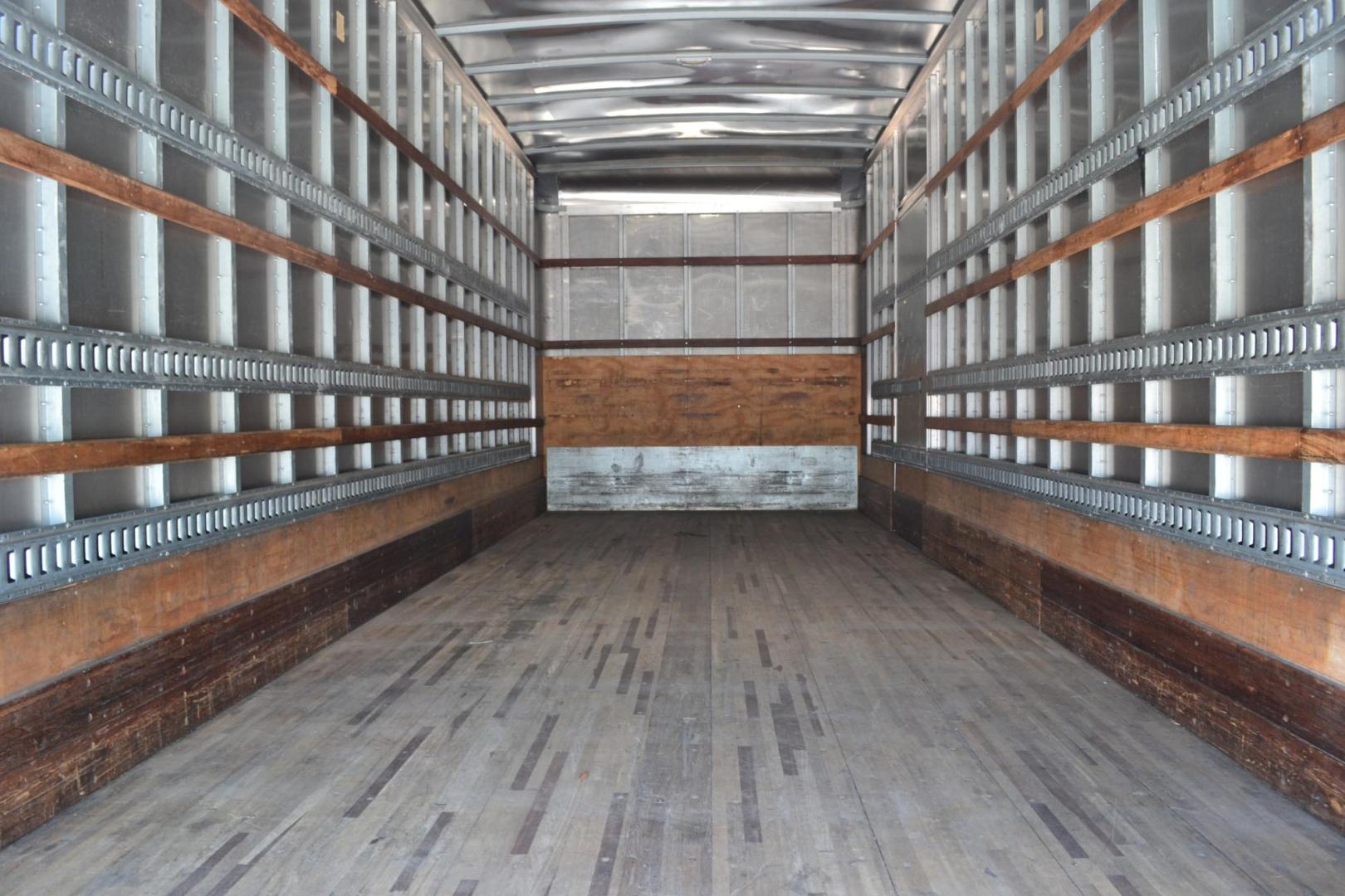 2018 WHITE /BLACK FREIGHTLINER M2-106 (3ALACWFC2JD) with an CUMMINS B6.7L 240HP engine, ALLISON 2500RDS AUTOMATIC transmission, located at 9172 North Fwy, Houston, TX, 77037, (713) 910-6868, 29.887470, -95.411903 - 26,000 LB GVWR NON CDL, MORGAN 26 FT BOX , 103" X 102", MAXON 3,000 LB ALUMINUM LIFT GATE, AIR RIDE SUSPENSION, EXHAUST BRAKE, COLLISION MITIGATION, POWER WINDOWS , LOCKS & MIRRORS - Photo#8