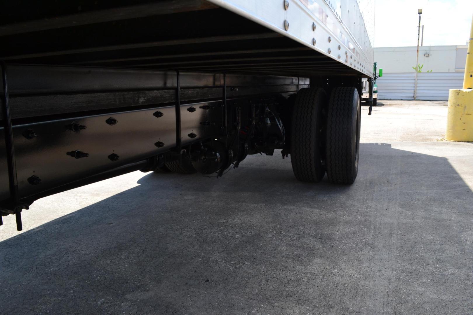 2018 WHITE /BLACK FREIGHTLINER M2-106 (3ALACWFC2JD) with an CUMMINS B6.7L 240HP engine, ALLISON 2500RDS AUTOMATIC transmission, located at 9172 North Fwy, Houston, TX, 77037, (713) 910-6868, 29.887470, -95.411903 - 26,000 LB GVWR NON CDL, MORGAN 26 FT BOX , 103" X 102", MAXON 3,000 LB ALUMINUM LIFT GATE, AIR RIDE SUSPENSION, EXHAUST BRAKE, COLLISION MITIGATION, POWER WINDOWS , LOCKS & MIRRORS - Photo#10