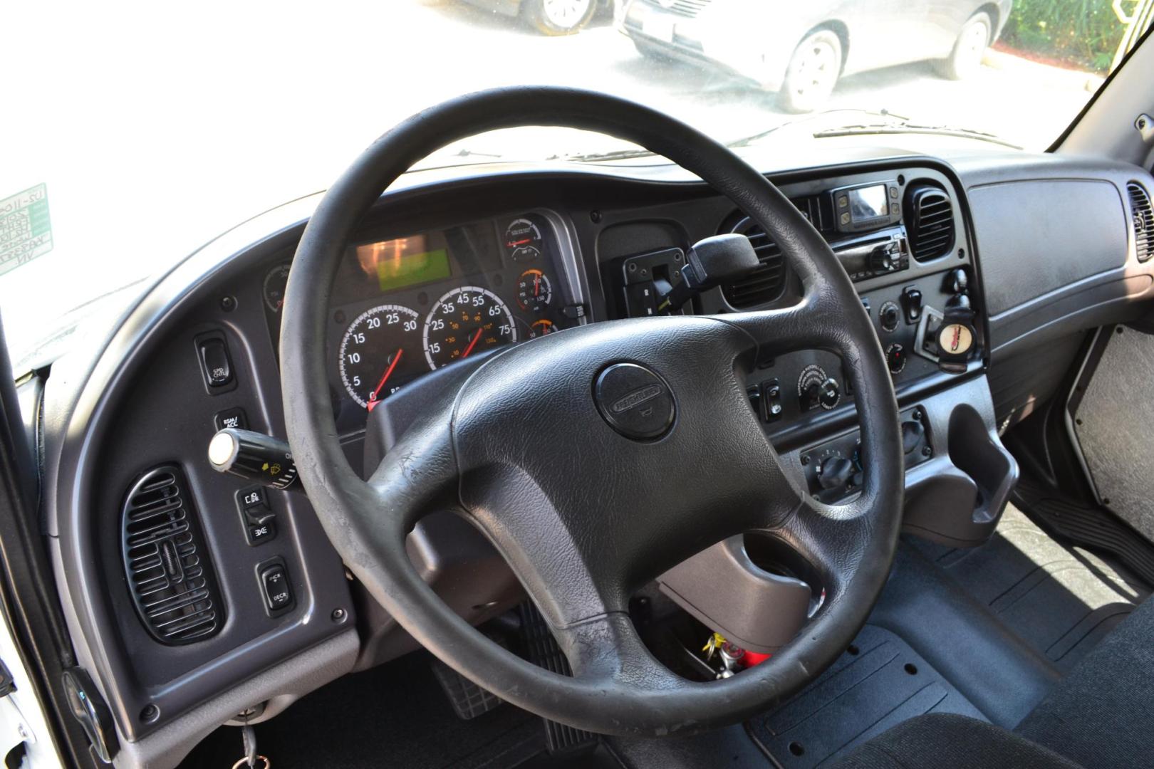 2018 WHITE /BLACK FREIGHTLINER M2-106 (3ALACWFC2JD) with an CUMMINS B6.7L 240HP engine, ALLISON 2500RDS AUTOMATIC transmission, located at 9172 North Fwy, Houston, TX, 77037, (713) 910-6868, 29.887470, -95.411903 - 26,000 LB GVWR NON CDL, MORGAN 26 FT BOX , 103" X 102", MAXON 3,000 LB ALUMINUM LIFT GATE, AIR RIDE SUSPENSION, EXHAUST BRAKE, COLLISION MITIGATION, POWER WINDOWS , LOCKS & MIRRORS - Photo#15