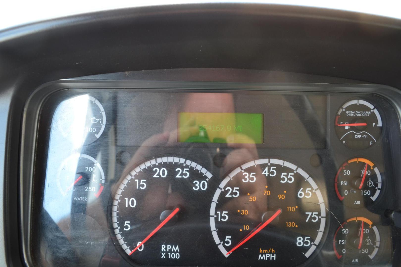 2018 WHITE /BLACK FREIGHTLINER M2-106 (3ALACWFC2JD) with an CUMMINS B6.7L 240HP engine, ALLISON 2500RDS AUTOMATIC transmission, located at 9172 North Fwy, Houston, TX, 77037, (713) 910-6868, 29.887470, -95.411903 - 26,000 LB GVWR NON CDL, MORGAN 26 FT BOX , 103" X 102", MAXON 3,000 LB ALUMINUM LIFT GATE, AIR RIDE SUSPENSION, EXHAUST BRAKE, COLLISION MITIGATION, POWER WINDOWS , LOCKS & MIRRORS - Photo#17