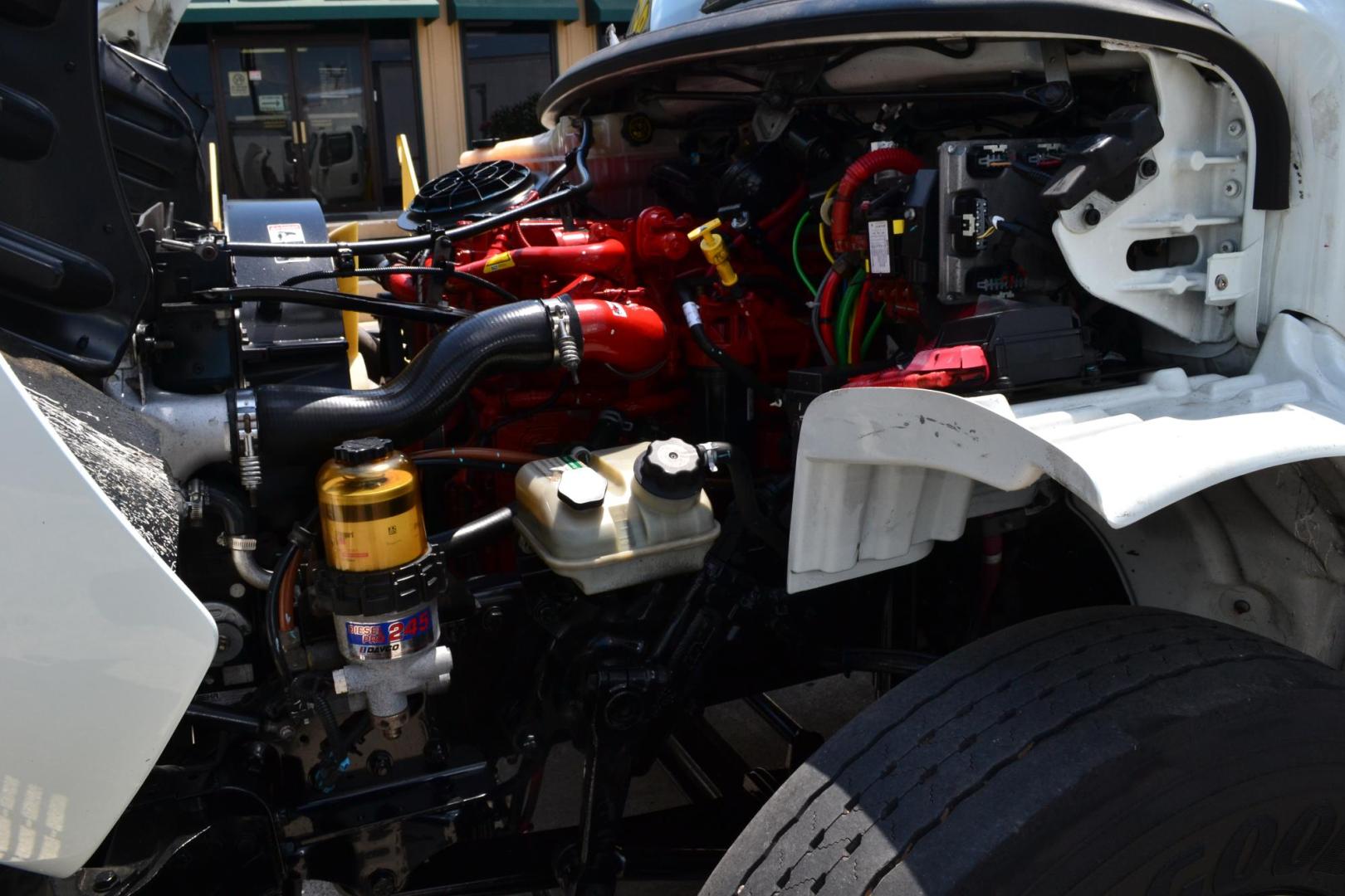 2018 WHITE /BLACK FREIGHTLINER M2-106 (3ALACWFC2JD) with an CUMMINS B6.7L 240HP engine, ALLISON 2500RDS AUTOMATIC transmission, located at 9172 North Fwy, Houston, TX, 77037, (713) 910-6868, 29.887470, -95.411903 - 26,000 LB GVWR NON CDL, MORGAN 26 FT BOX , 103" X 102", MAXON 3,000 LB ALUMINUM LIFT GATE, AIR RIDE SUSPENSION, EXHAUST BRAKE, COLLISION MITIGATION, POWER WINDOWS , LOCKS & MIRRORS - Photo#18