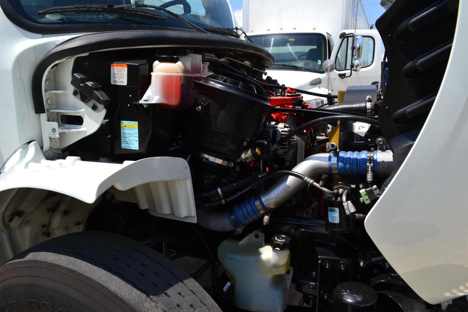 2018 WHITE /BLACK FREIGHTLINER M2-106 (3ALACWFC2JD) with an CUMMINS B6.7L 240HP engine, ALLISON 2500RDS AUTOMATIC transmission, located at 9172 North Fwy, Houston, TX, 77037, (713) 910-6868, 29.887470, -95.411903 - 26,000 LB GVWR NON CDL, MORGAN 26 FT BOX , 103" X 102", MAXON 3,000 LB ALUMINUM LIFT GATE, AIR RIDE SUSPENSION, EXHAUST BRAKE, COLLISION MITIGATION, POWER WINDOWS , LOCKS & MIRRORS - Photo#20